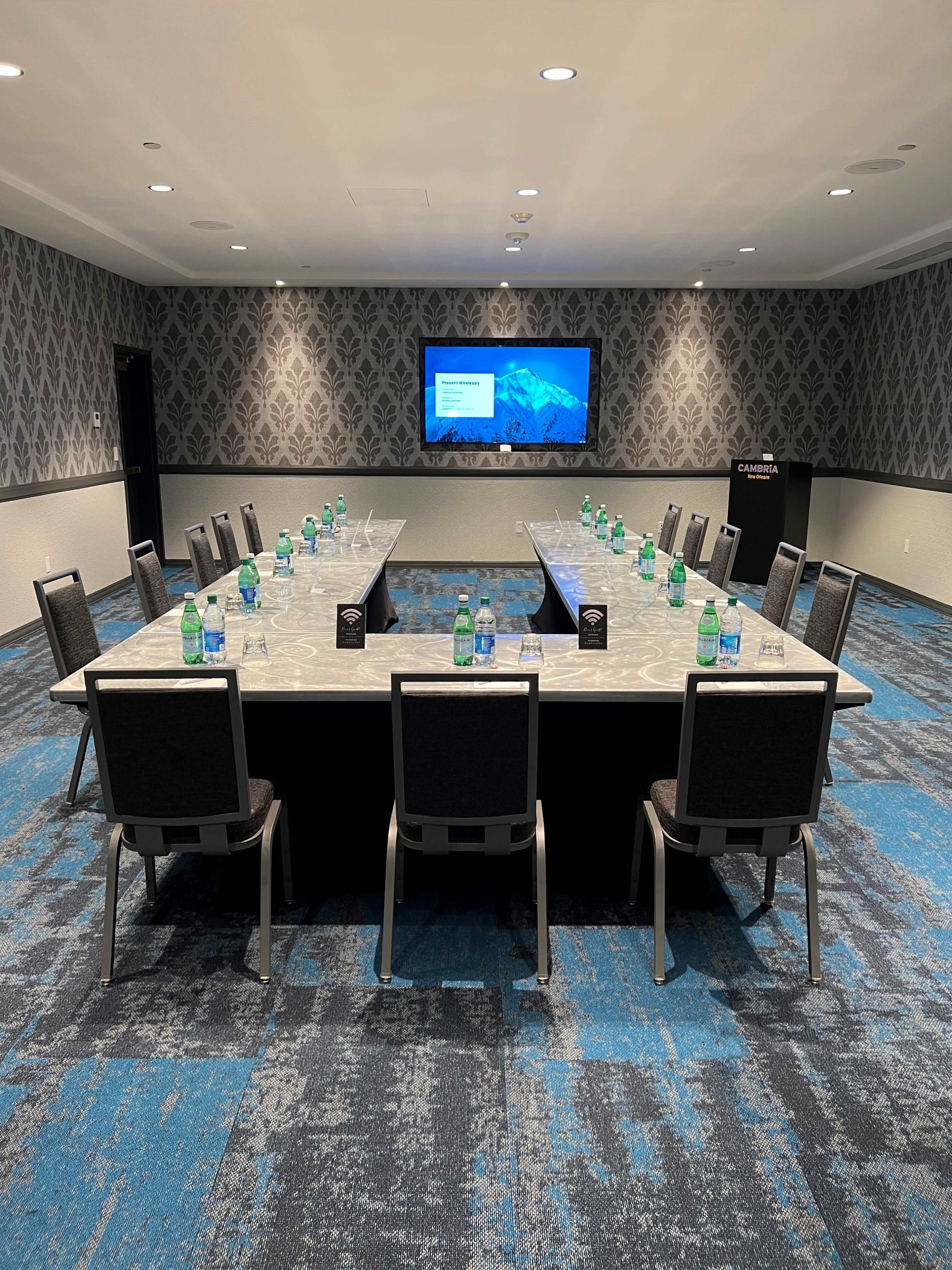 Lafayette Salon Image in Central Business District, New Orleans, LA