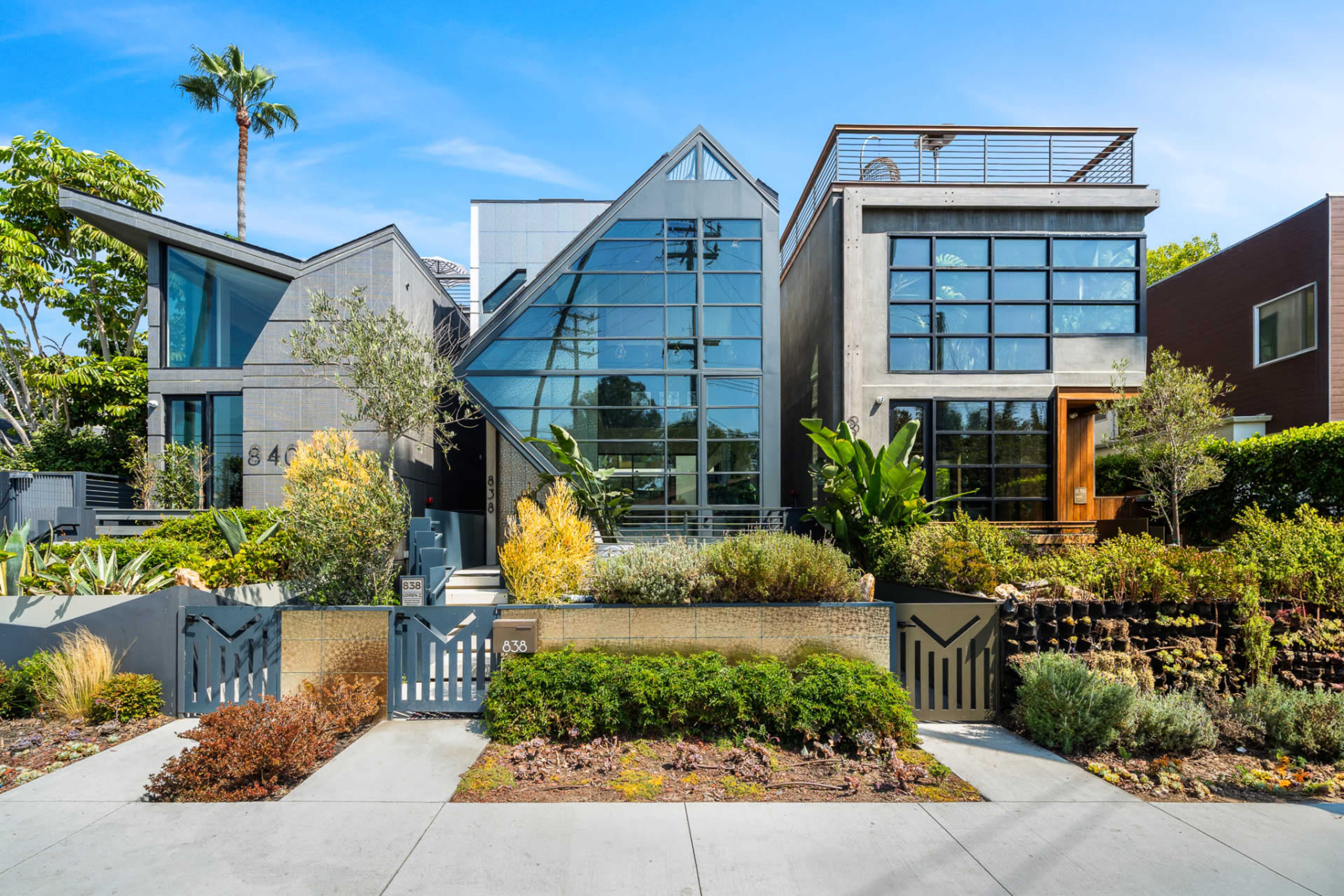 PALM-FRAMED VENICE MINIMALIST VILLA Image in Venice, Los Angeles, CA