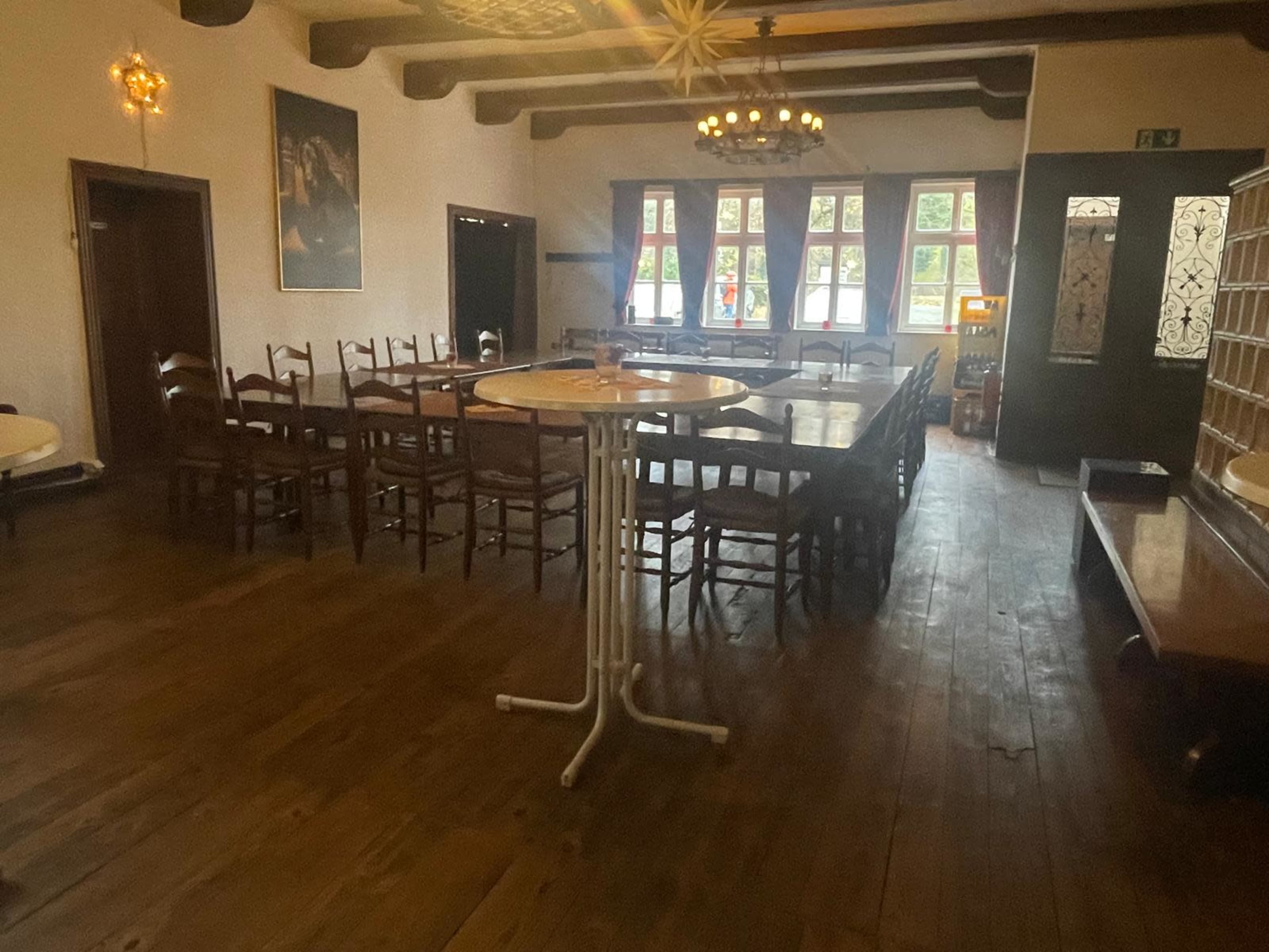 uriger Saal in historischem Fachwerkhaus zwischen Wiesen und Feldern - mit großem grünem Außenbereich Image in , Oerlinghausen