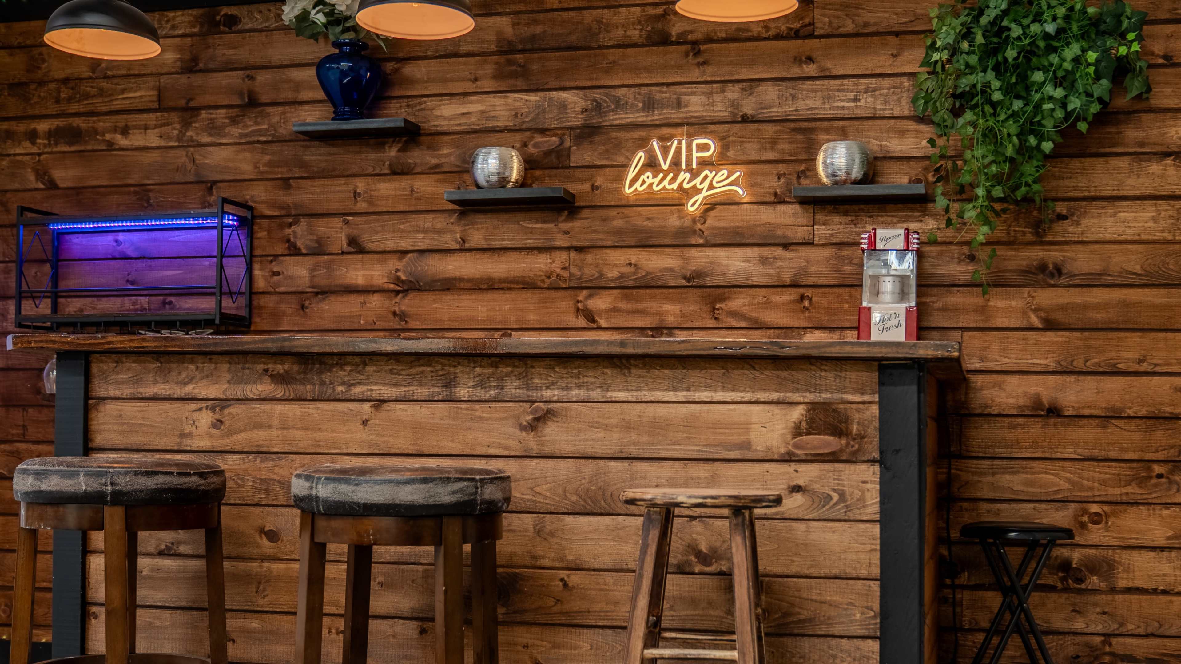 Downtown Photography Studio with Open Floor Plan and Art Gallery Image in Lake Dot, Orlando, FL