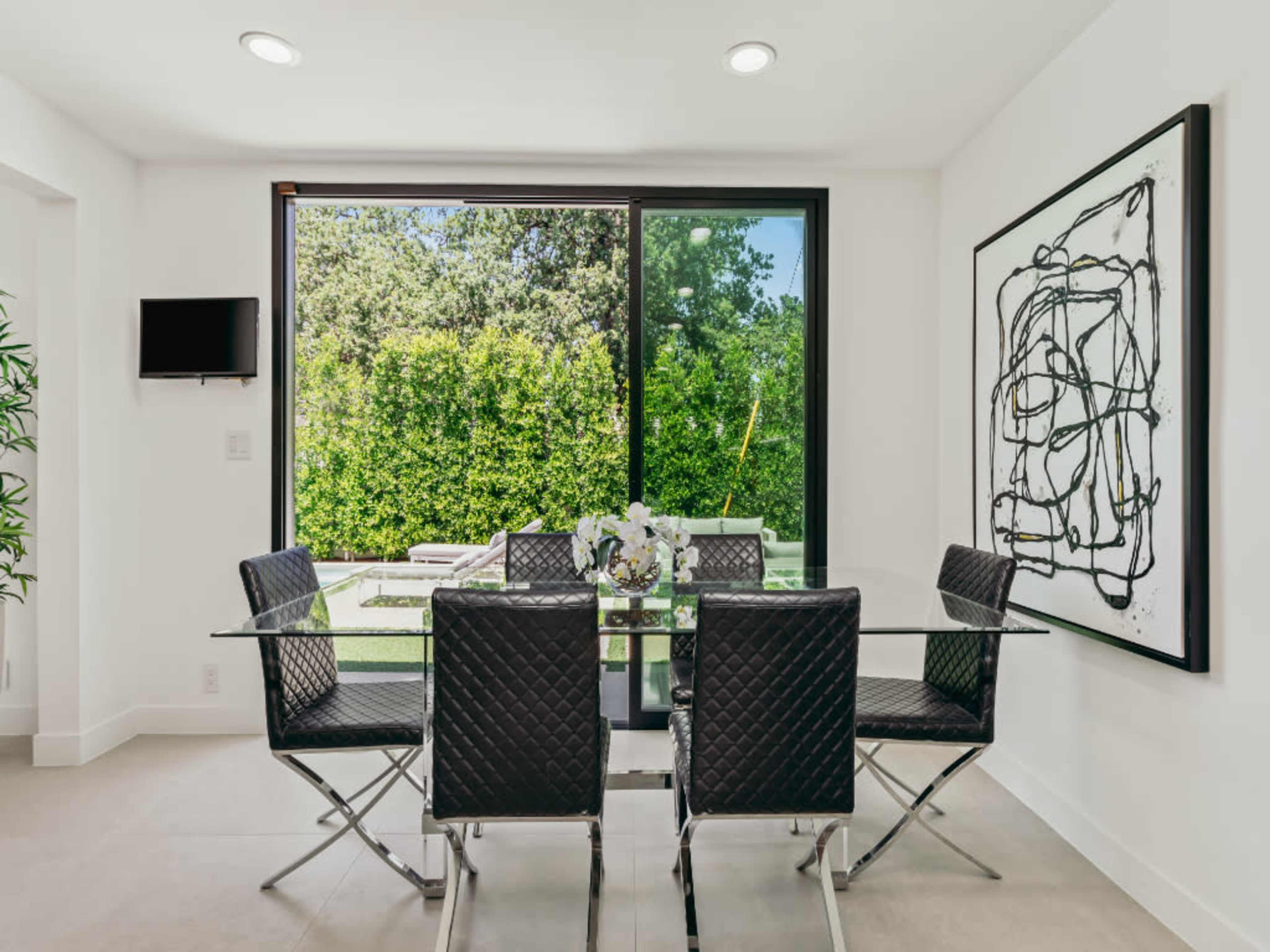 CRISP MODERN COMPOUND WITH POOL & LUSH PRIVACY Image in Encino, Los Angeles, CA