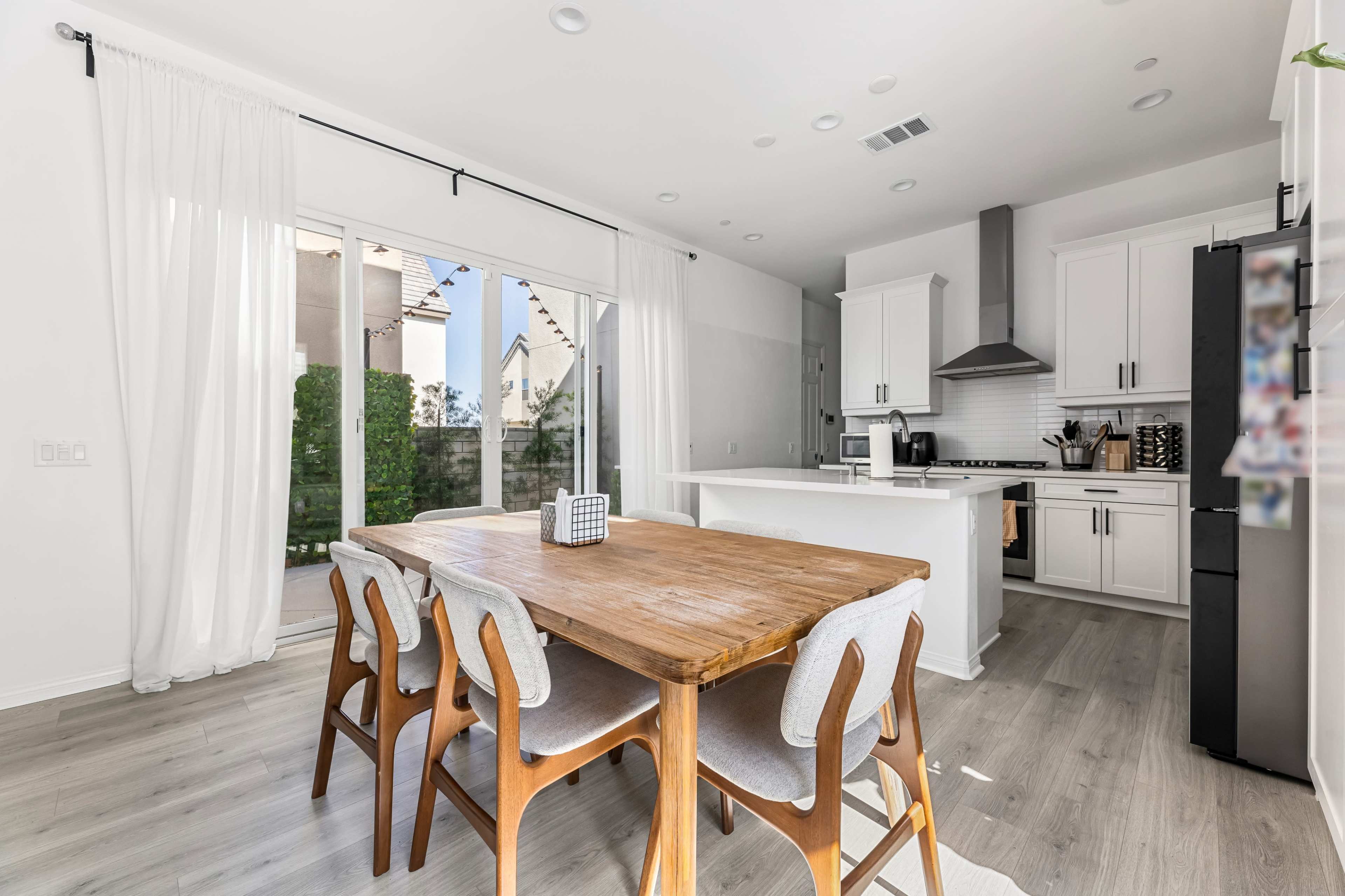 Modern Home with Beautiful Chef’s Kitchen and Gorgeous Patio Image in , Valencia, CA