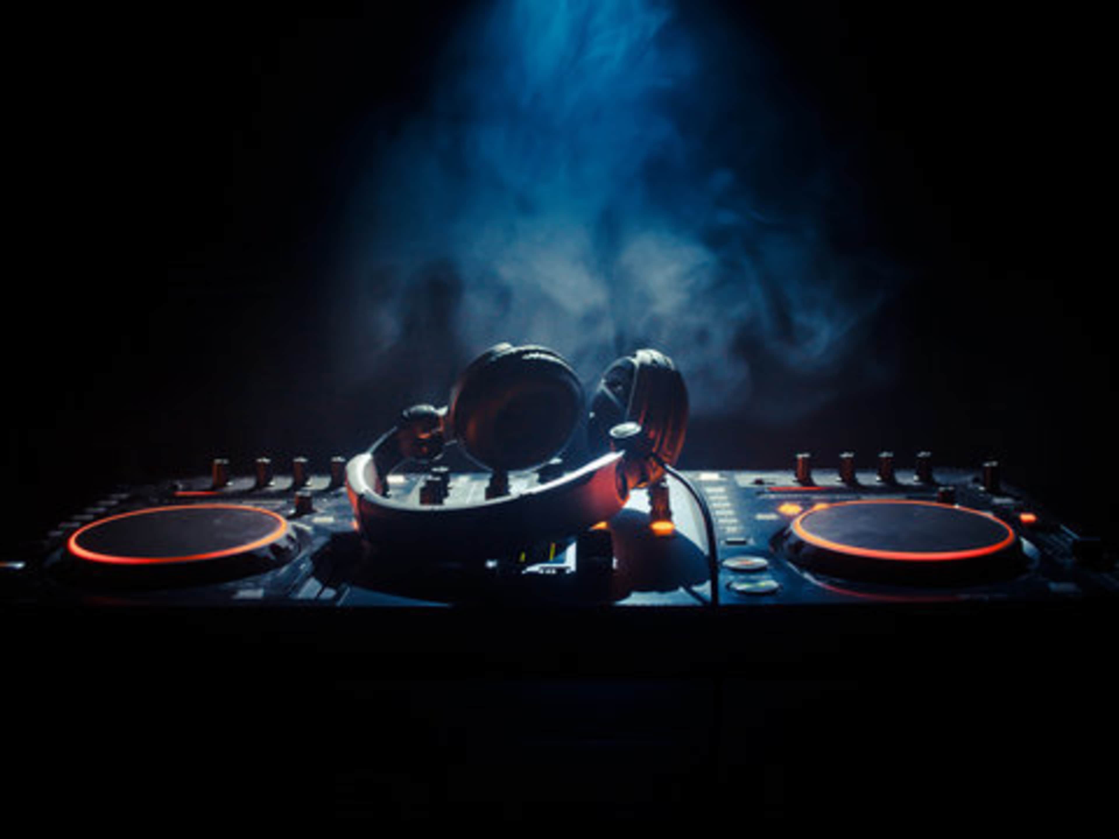 DJ- 4 hours