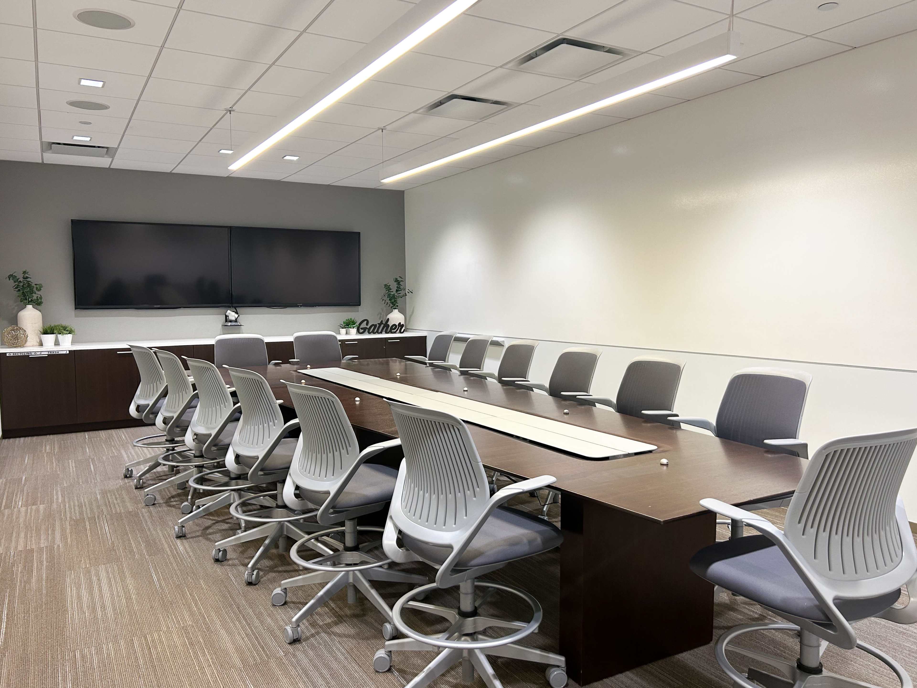 Professional Boardroom Near O'hare Airport Image in Schaumburg Township, Schaumburg, IL
