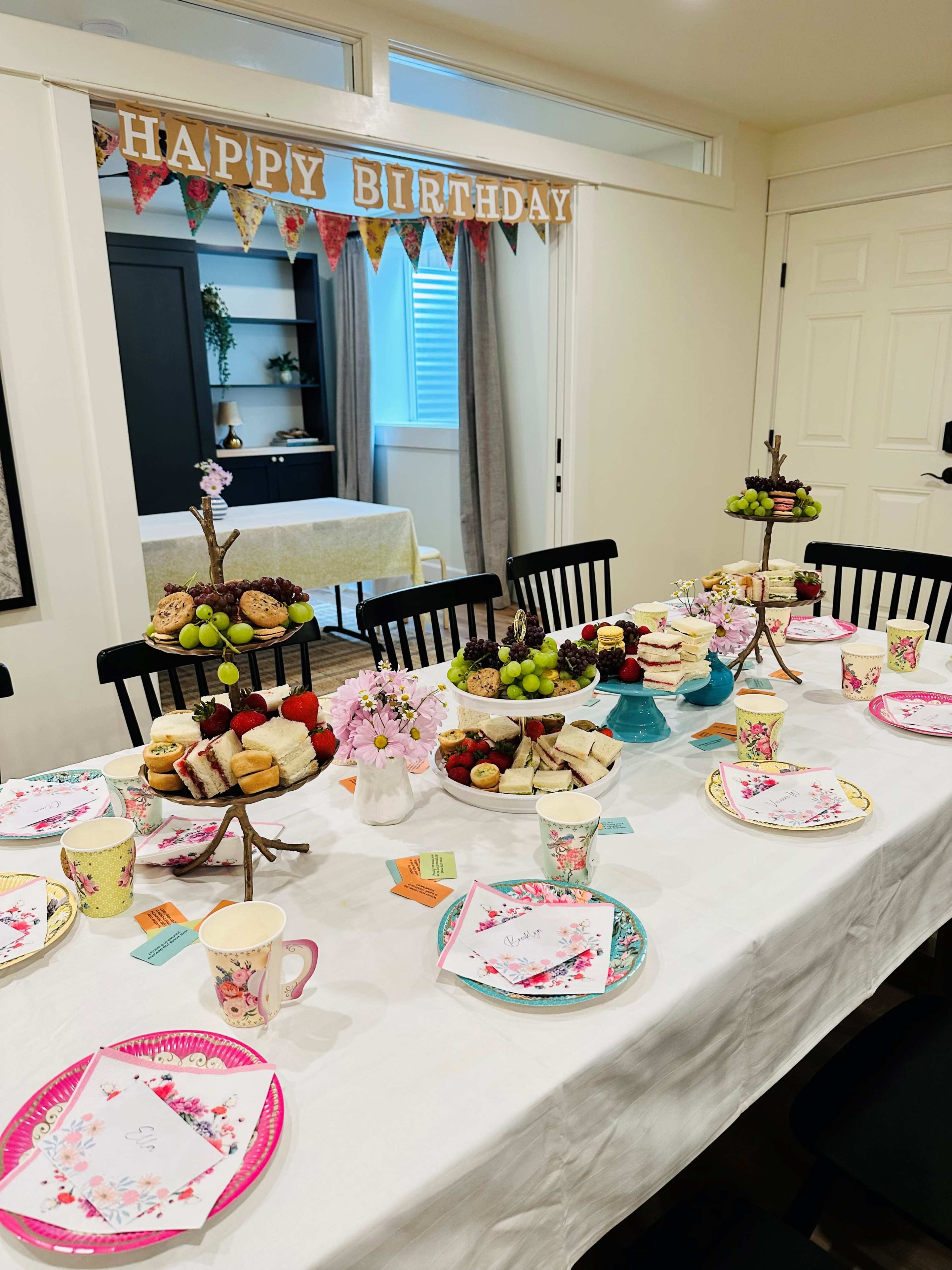 Urban Retreat (93 walkscore) with Large Outdoor Space Image in North Admiral, SEATTLE, WA