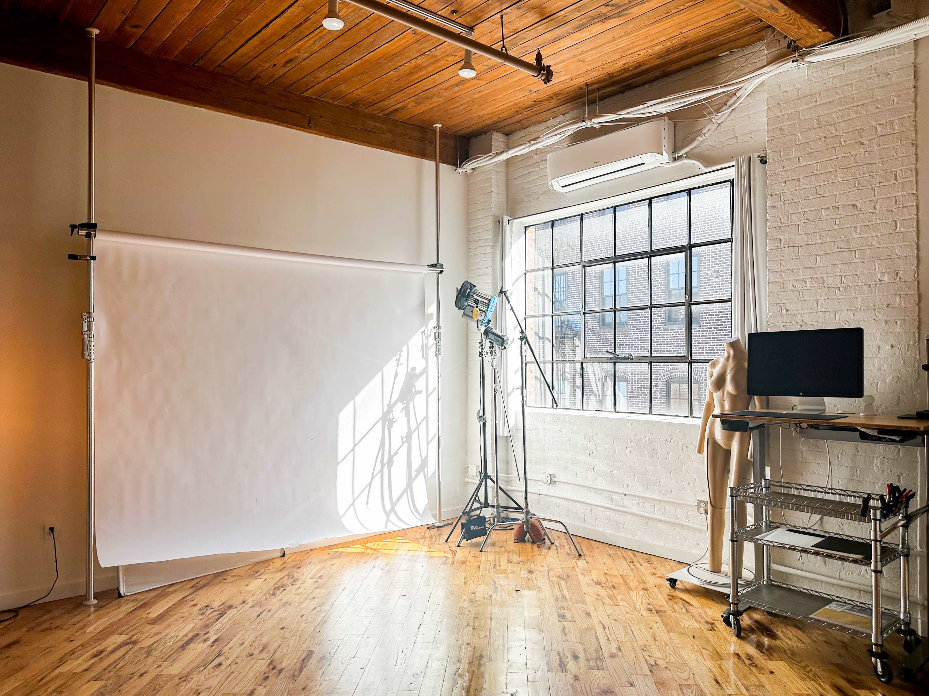 Dumbo Loft with access to Rooftop with Manhattan View Image in Dumbo, Brooklyn, NY