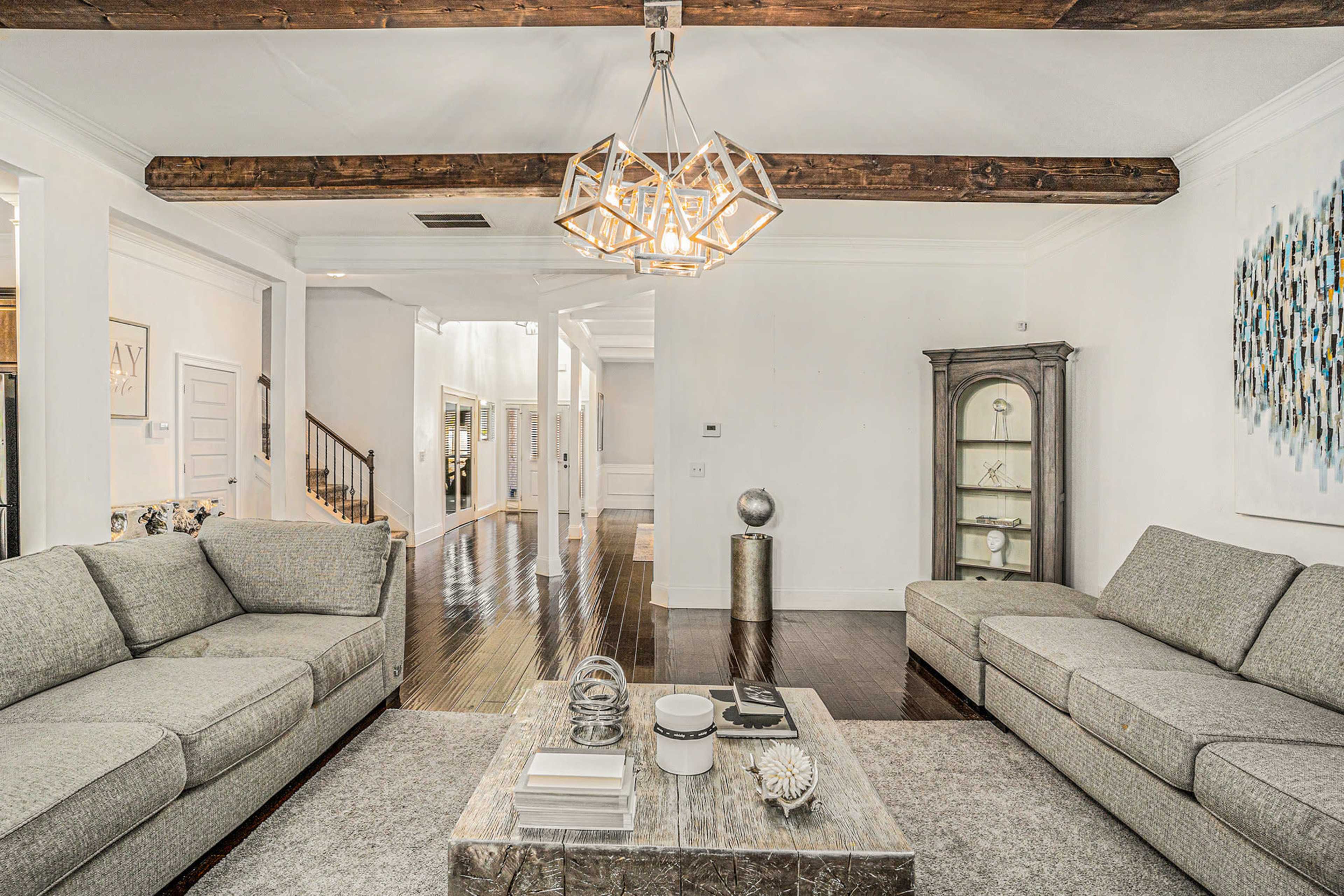 Beautiful modern home in golf course-gated community. Spacious and roomy! Image in , Hampton, GA