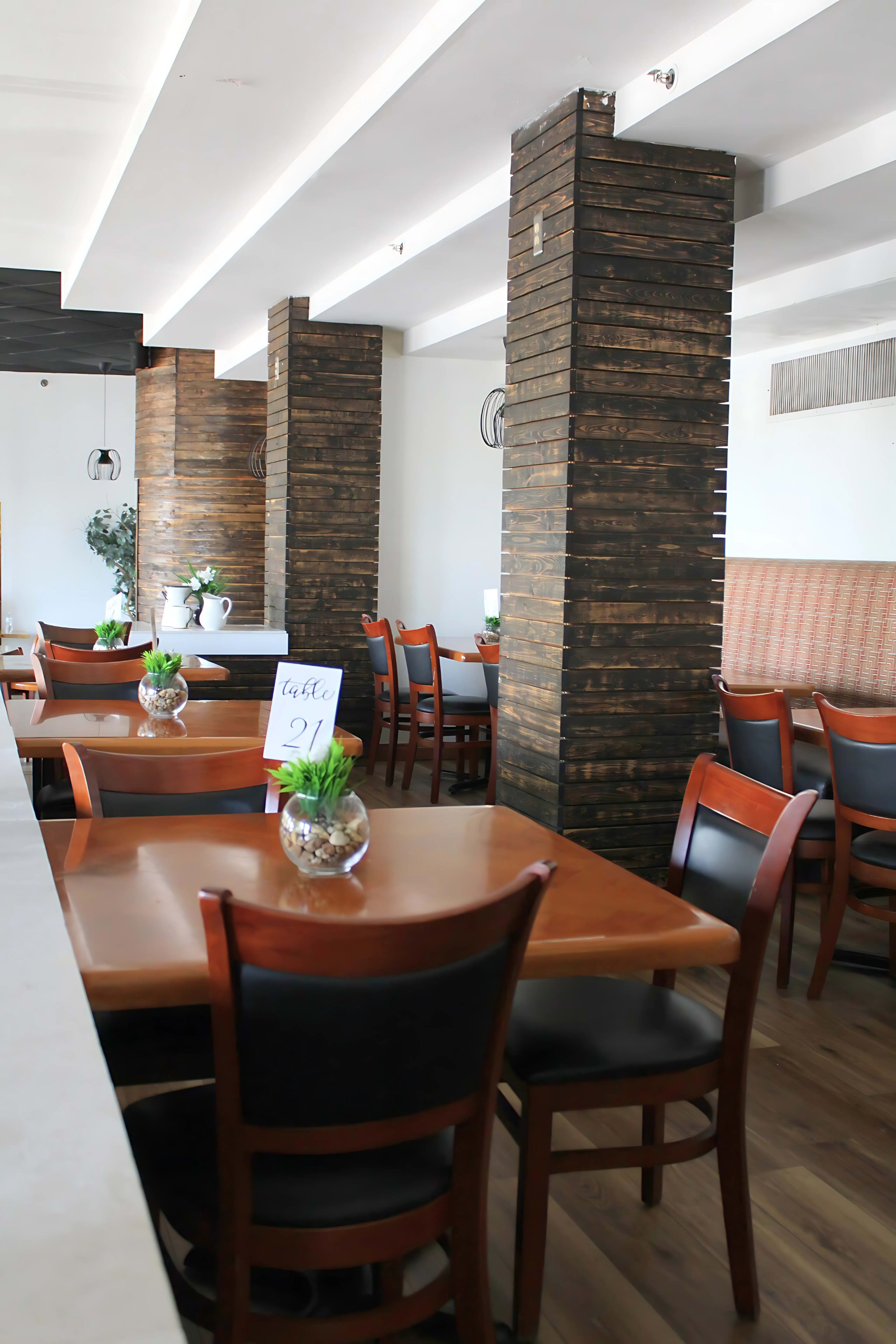 Perfect setting Restaurant/Lounge Image in Biscayne Gardens, Miami, FL