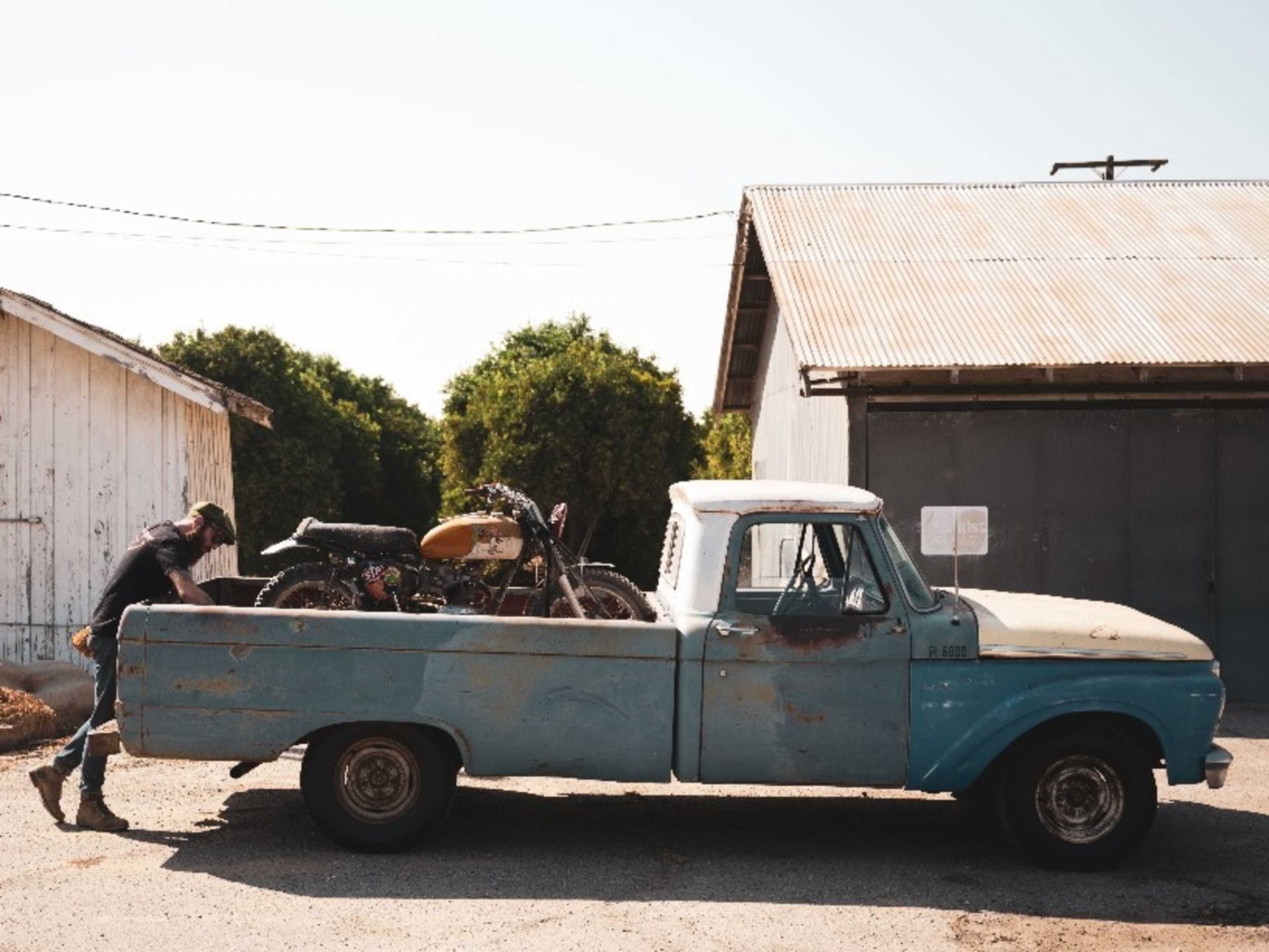 Vintage Desert Truck (prop only) 