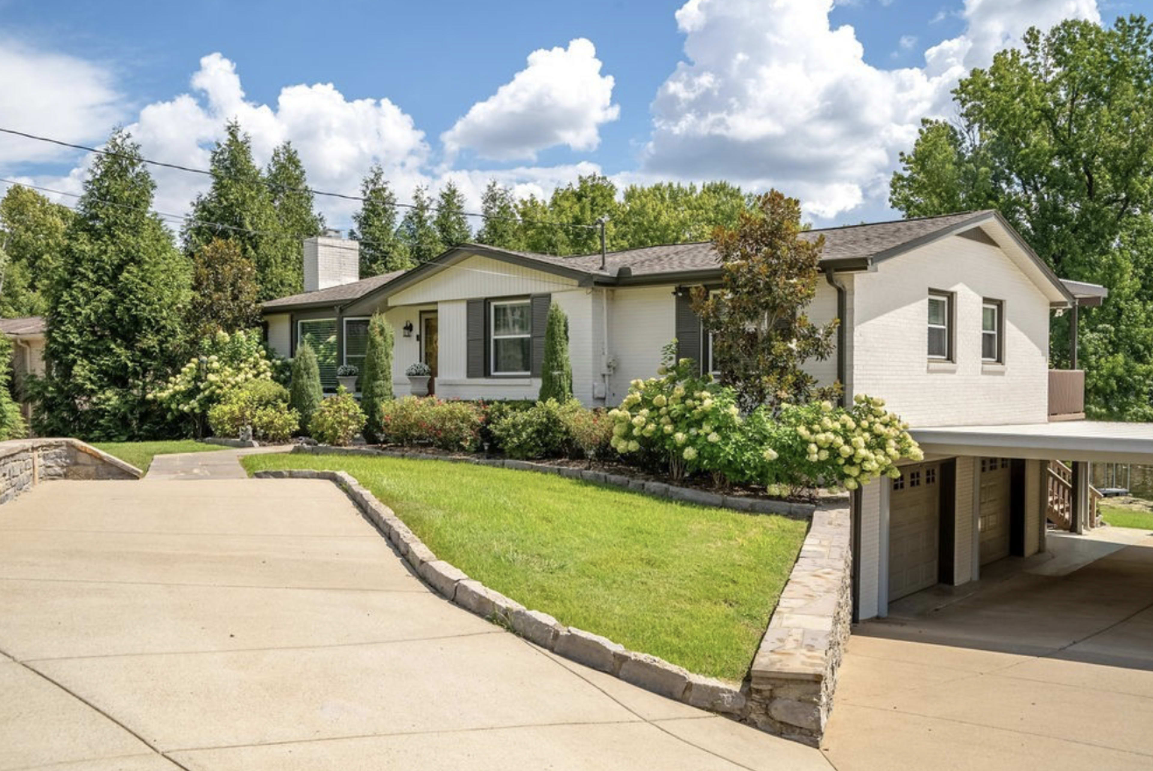 Lakehouse in Hendersonville Image in Hendersonville, Hendersonville, TN