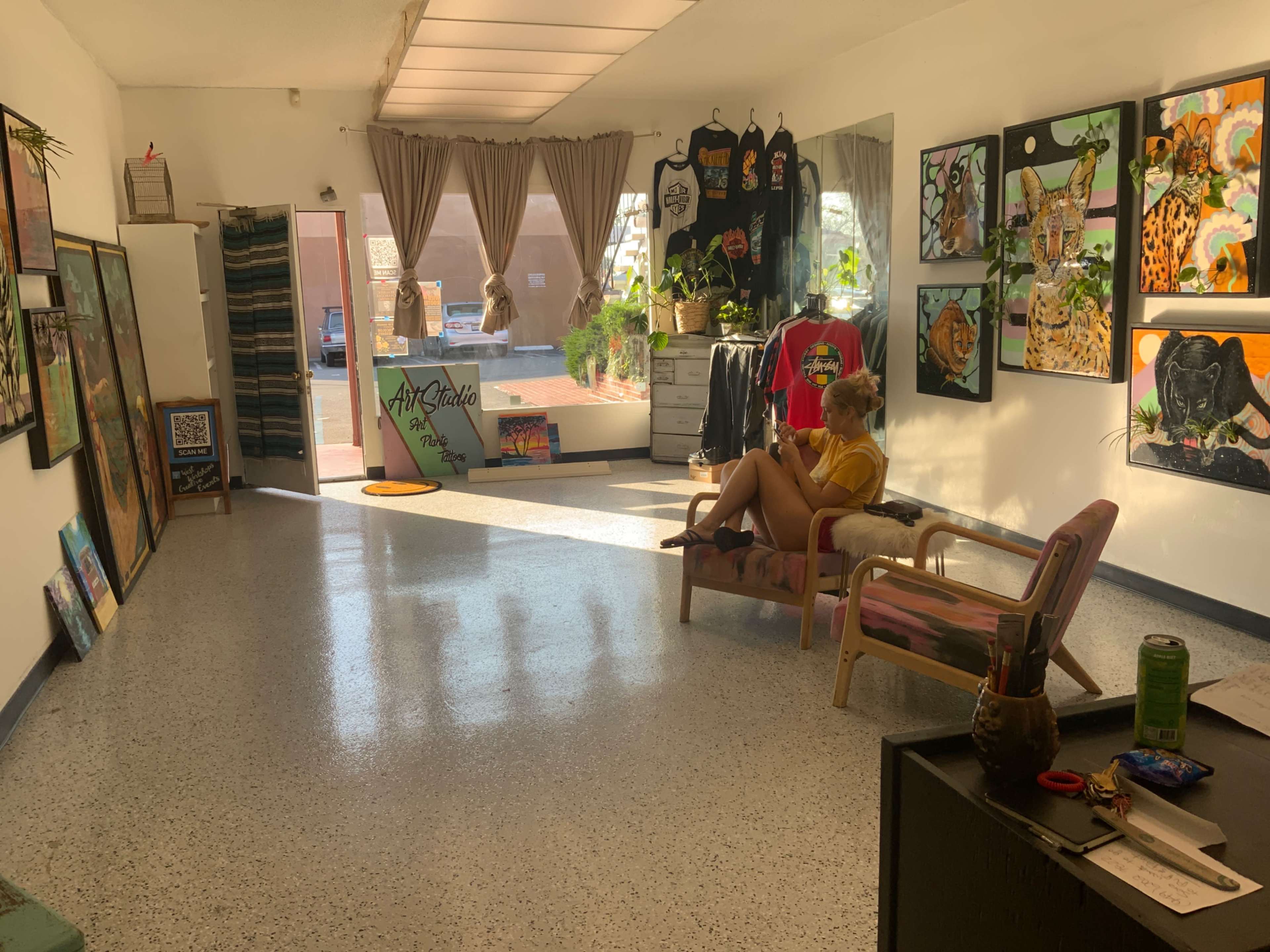 Beautiful medium size gallery space in central Costa Mesa Image in East Side Costa Mesa, Costa Mesa, CA