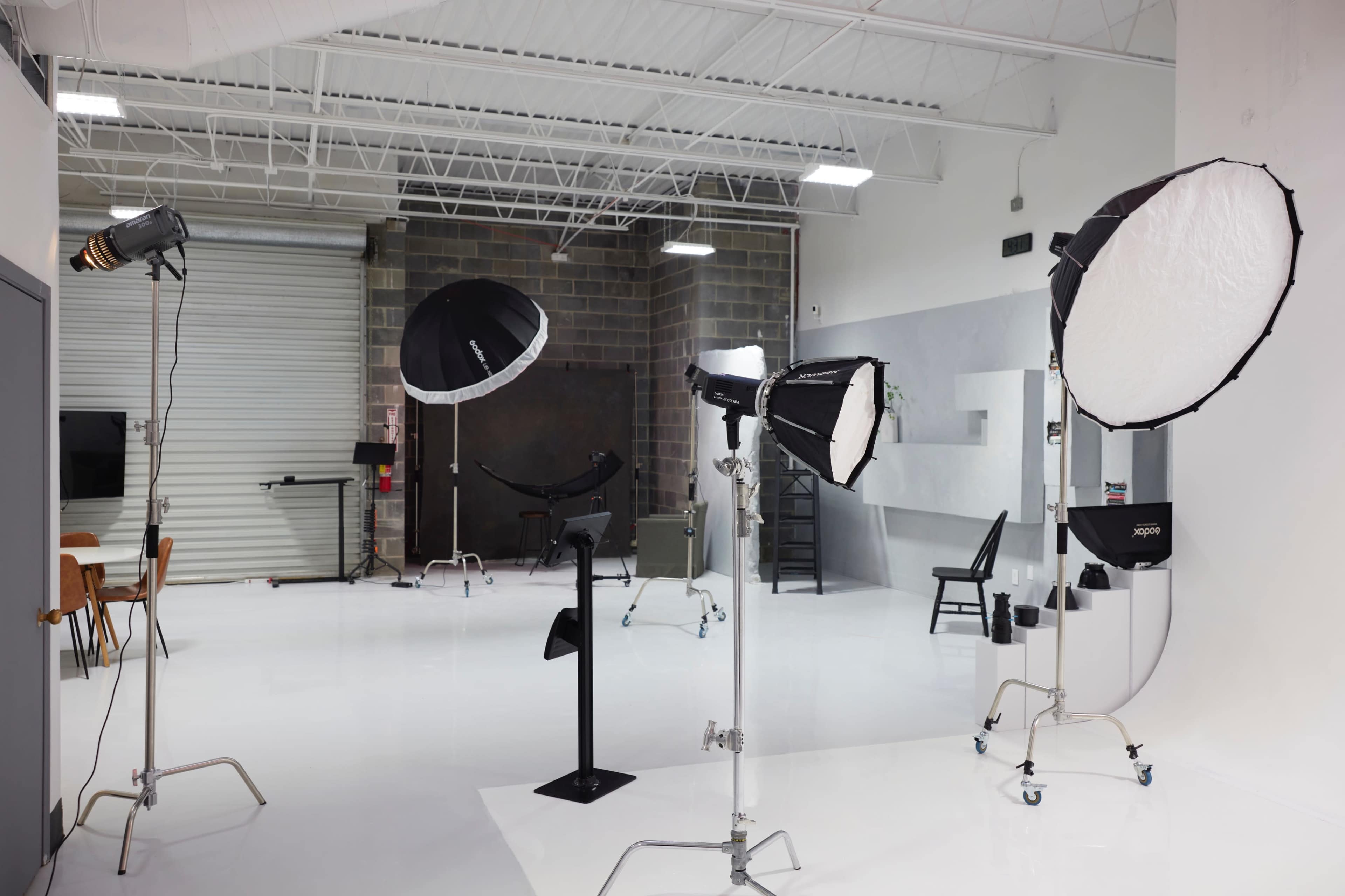 Upscale studio with Multiple Sets Image in Gwinnett Village, Norcross, GA