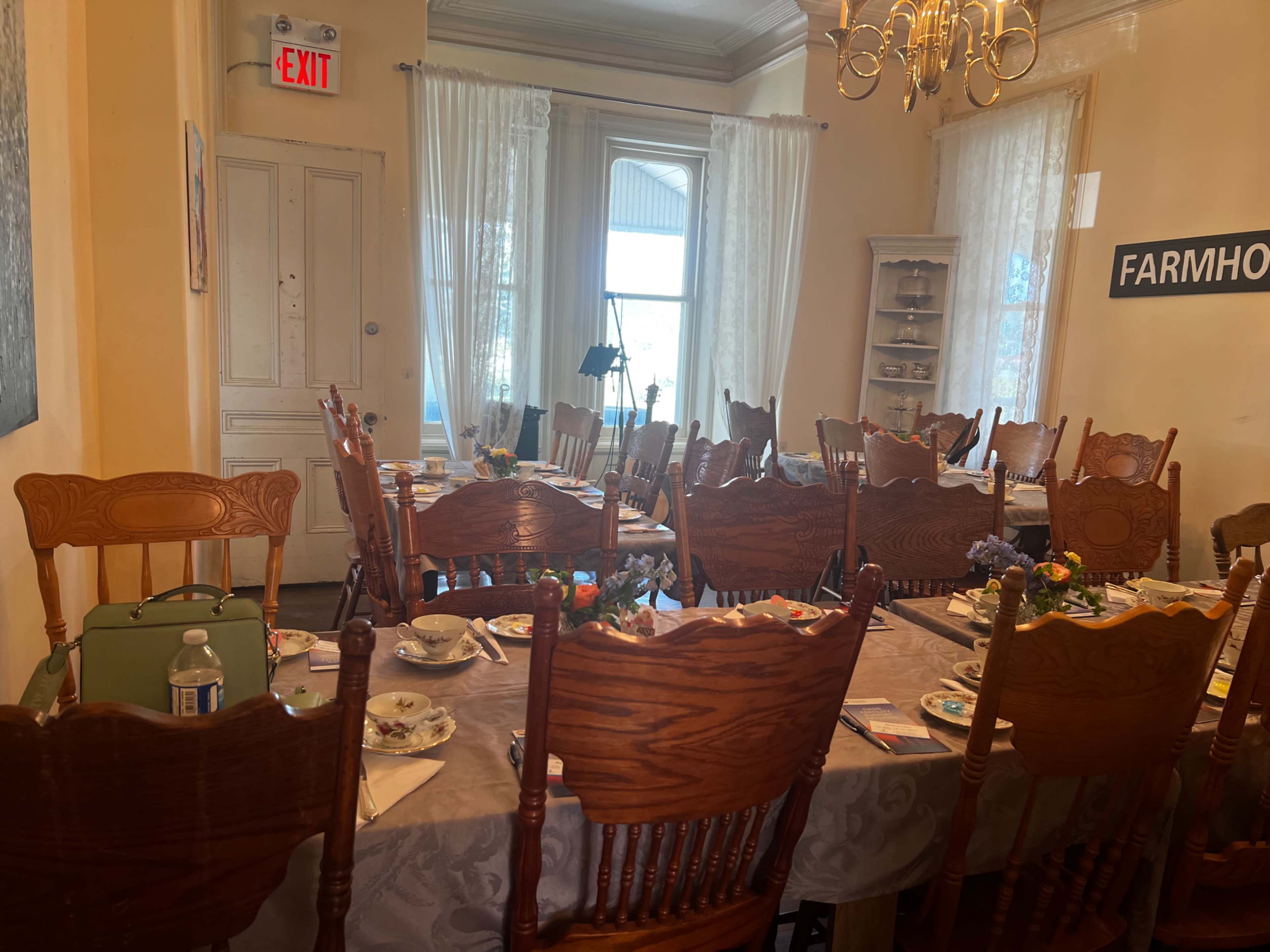Beautiful space in a historic Victorian home Image in Oro-Medonte, Oro-Medonte, ON