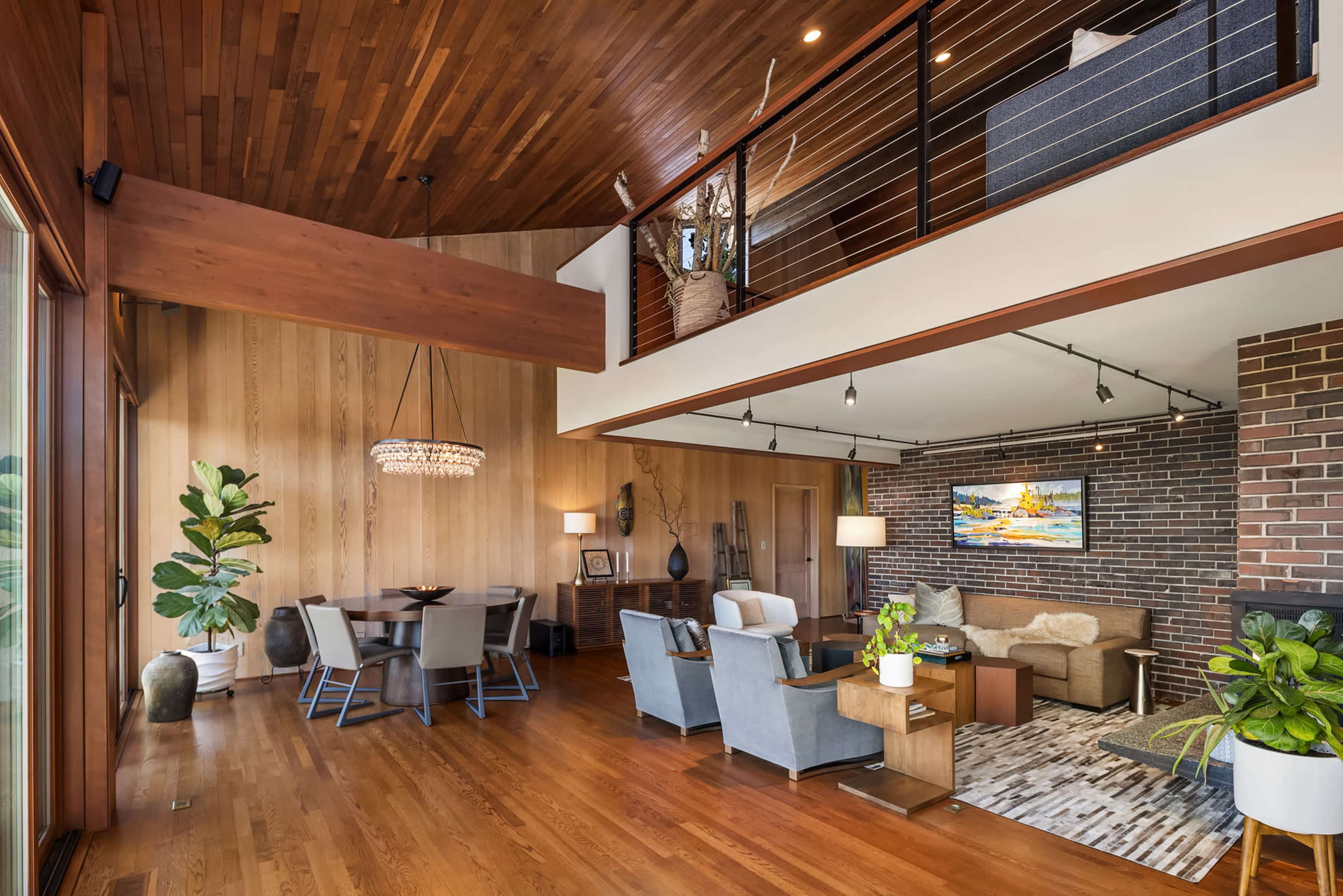 Midcentury Modern Home with Sweeping Views of Lake Washington, Mt. Ranier and the Space Needle Image in Inglewood-Finn Hill, Kirkland, WA