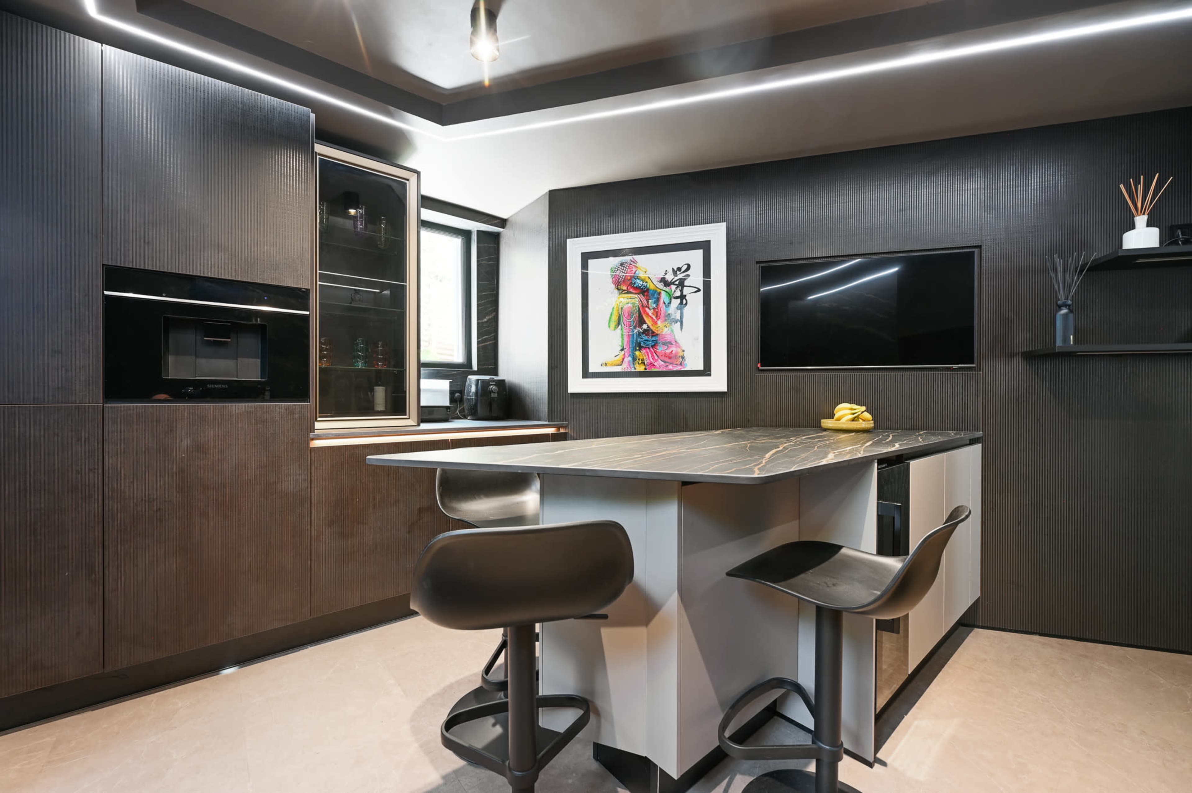 Super Luxe Large Contemporary Victorian Flat Image in Harrow on the Hill, London, ENG