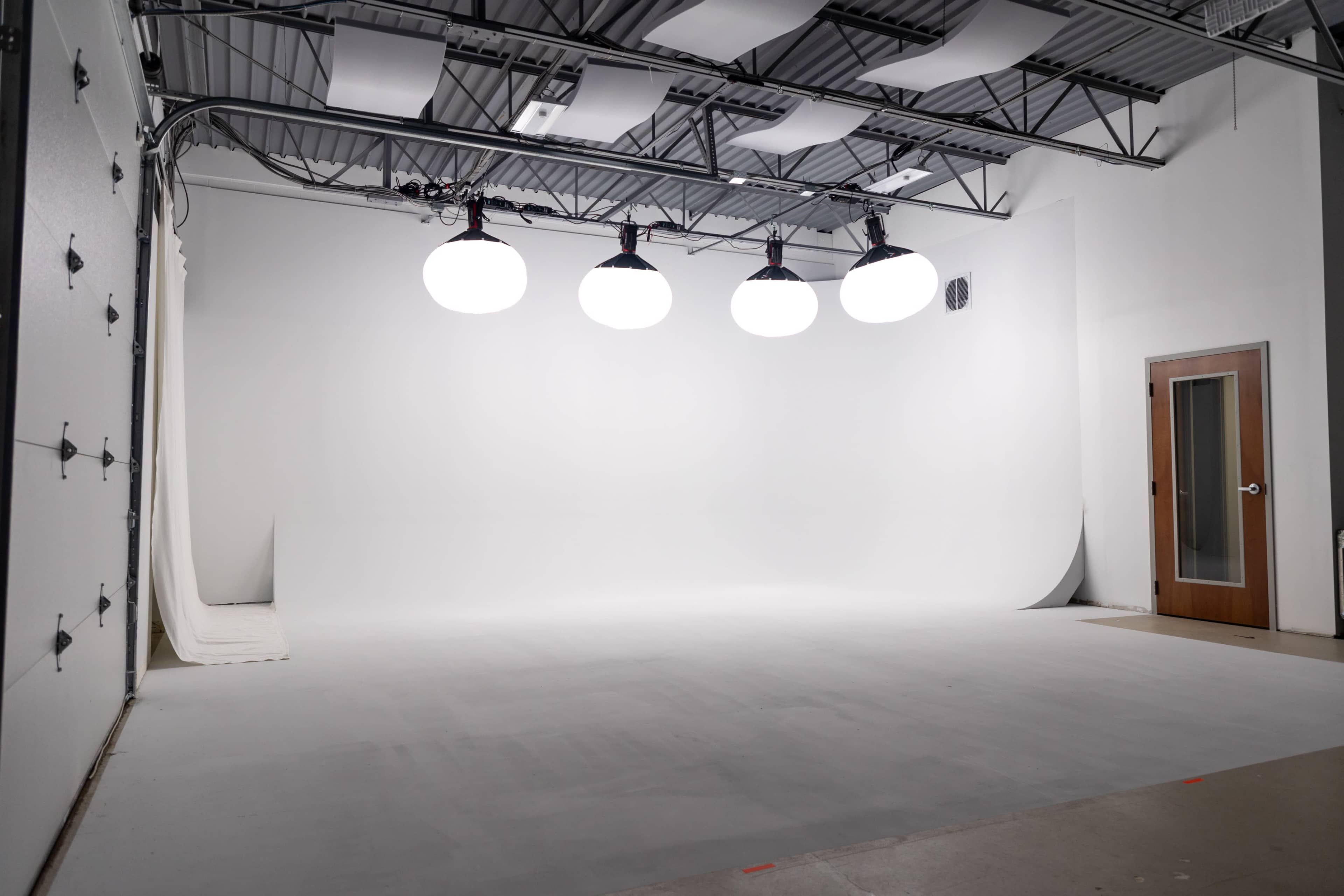 Centrally Located Production Studio with White Cyclorama Image in Park 100, Indianapolis, IN
