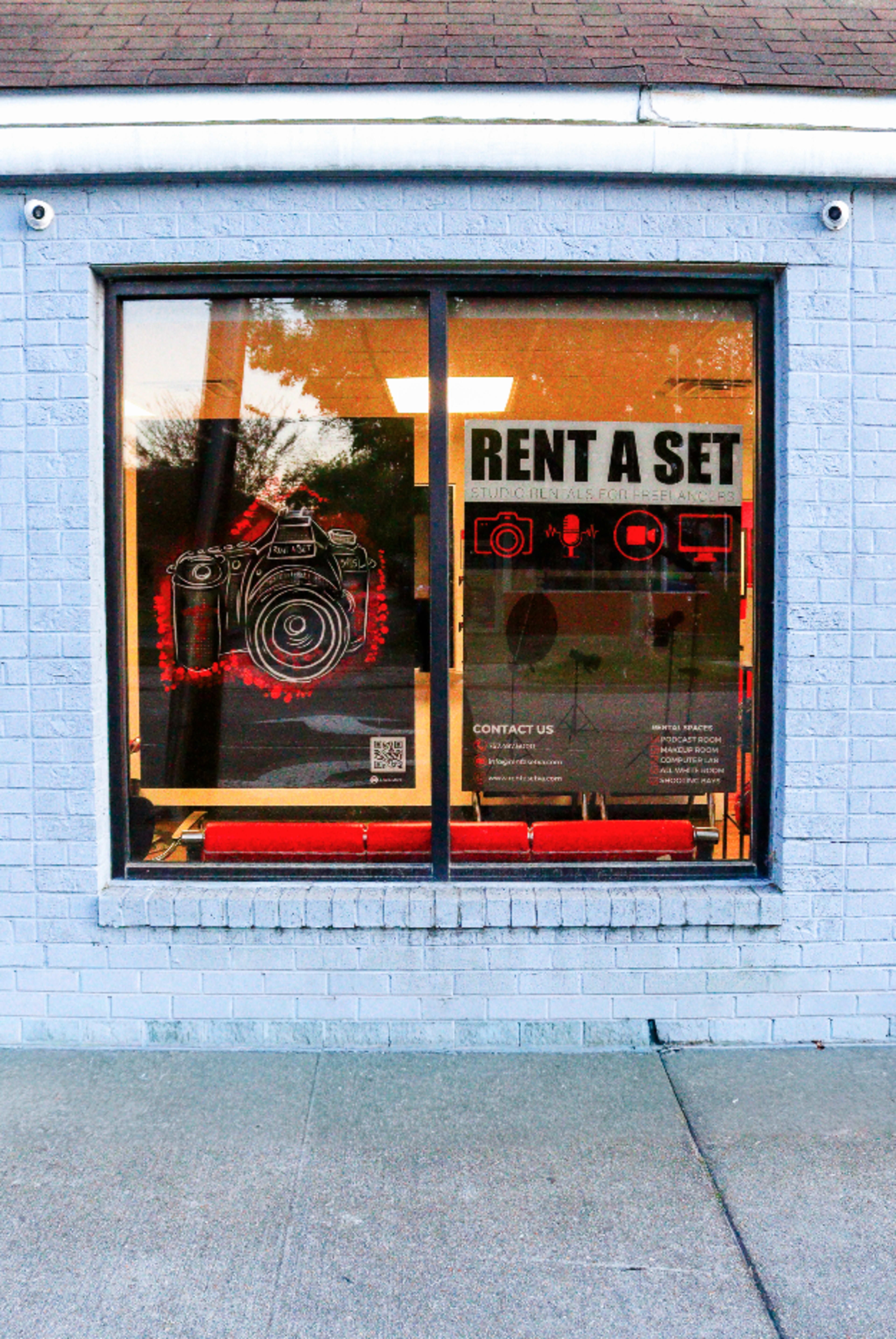 Capture Your Vision: Exclusive Norfolk, Virginia Community Shooting Bays - Perfect for Novice Photographers Image in Norfolk, Norfolk, VA