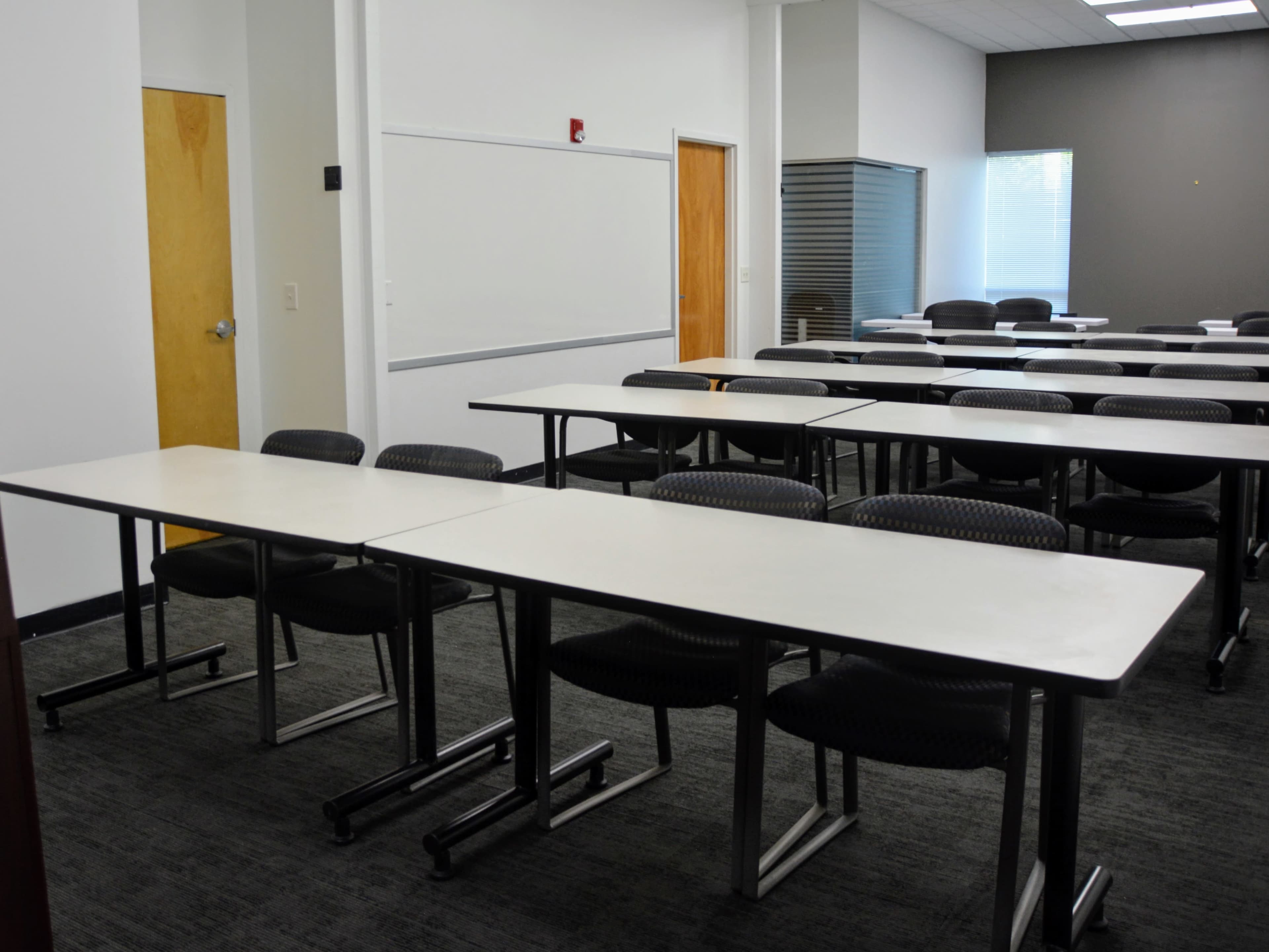 Flexible Event Venue: Seminar Room Perfect for Workshops, Meetings & More in St. Petersburg Image in Barcley Estates, St. Petersburg, FL