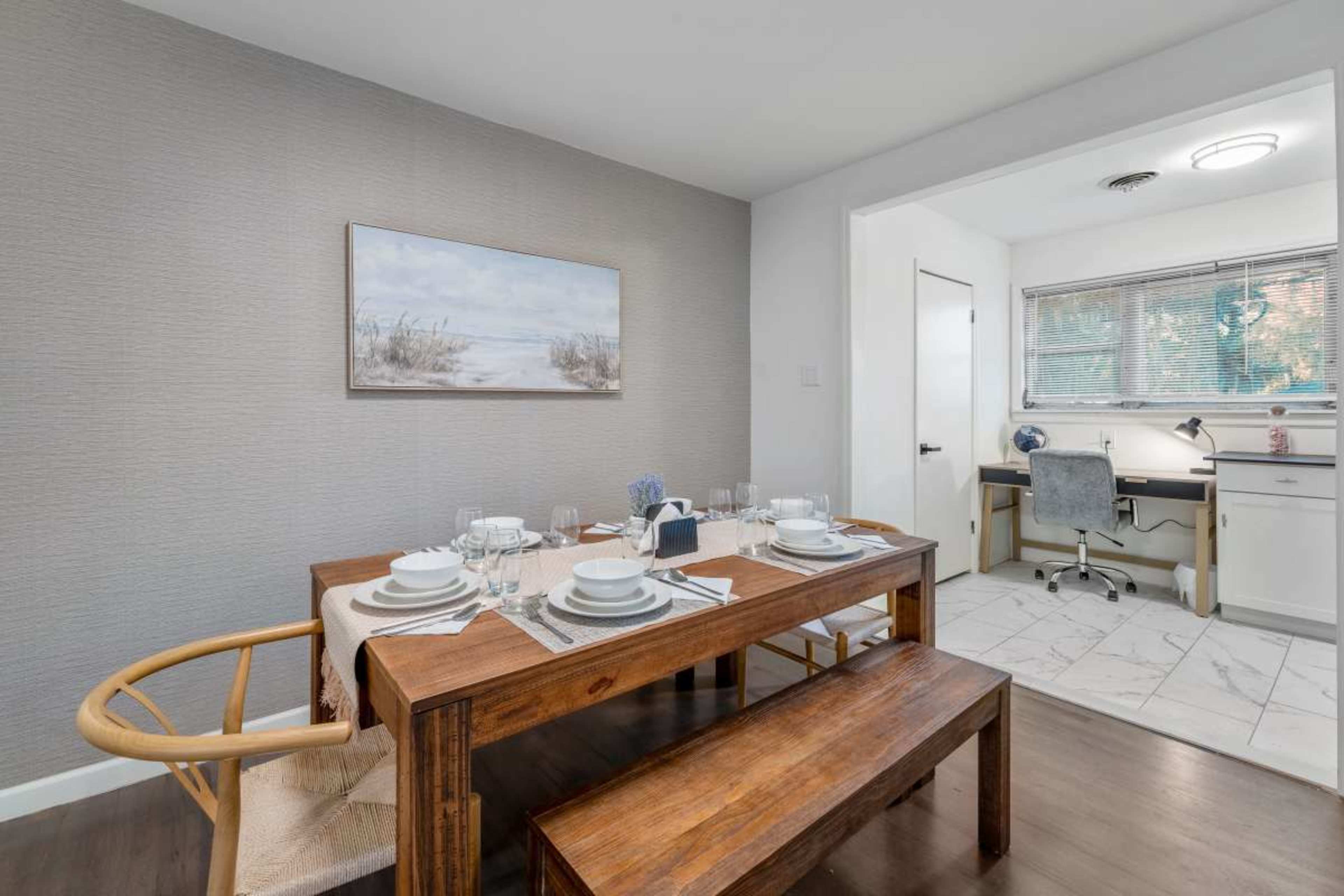 Midtown Luxury Bungalow - Fully Fenced - Adorable 1950's Brick Image in Live Oak, Savannah, GA