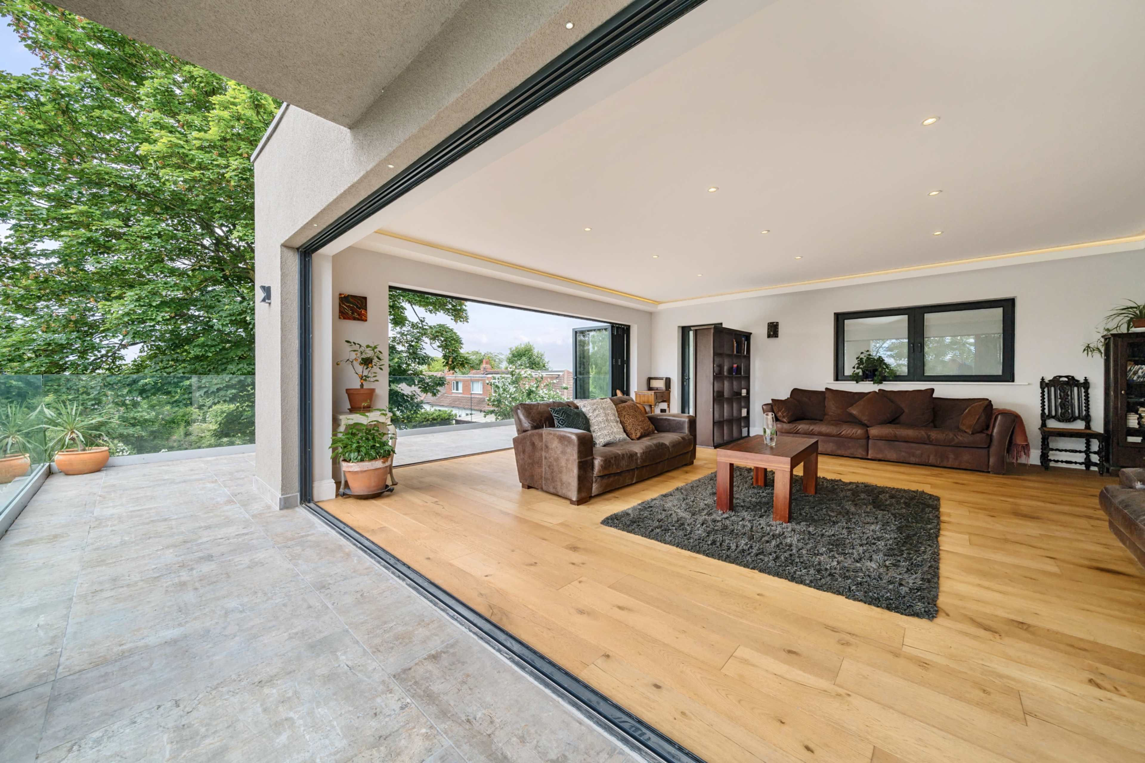 London villa with garden and skyline views, hot tub and sauna Image in Belvedere, London, ENG