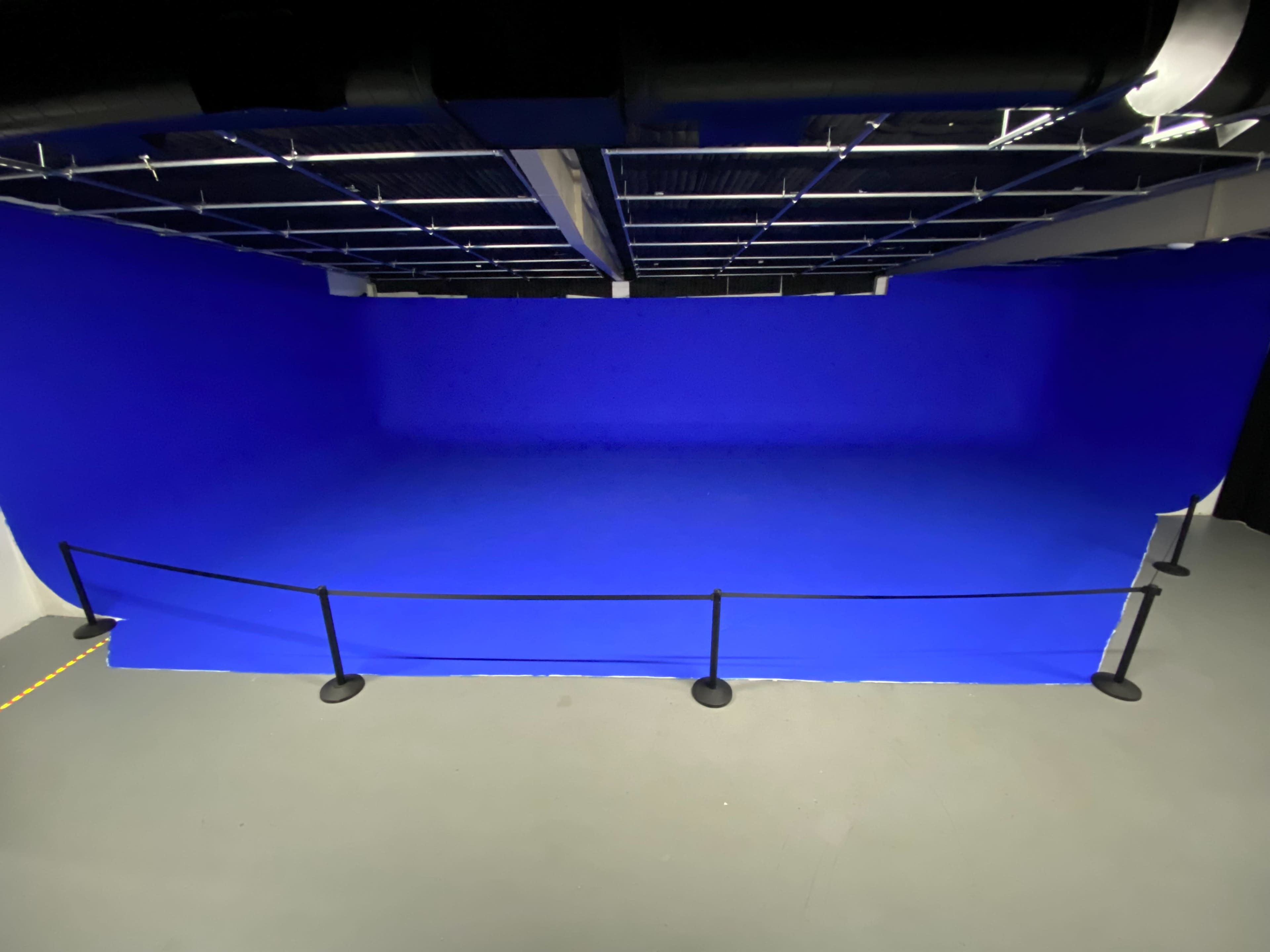 HUGE *PRE LIT* CYC Image in Burbank, Burbank, CA