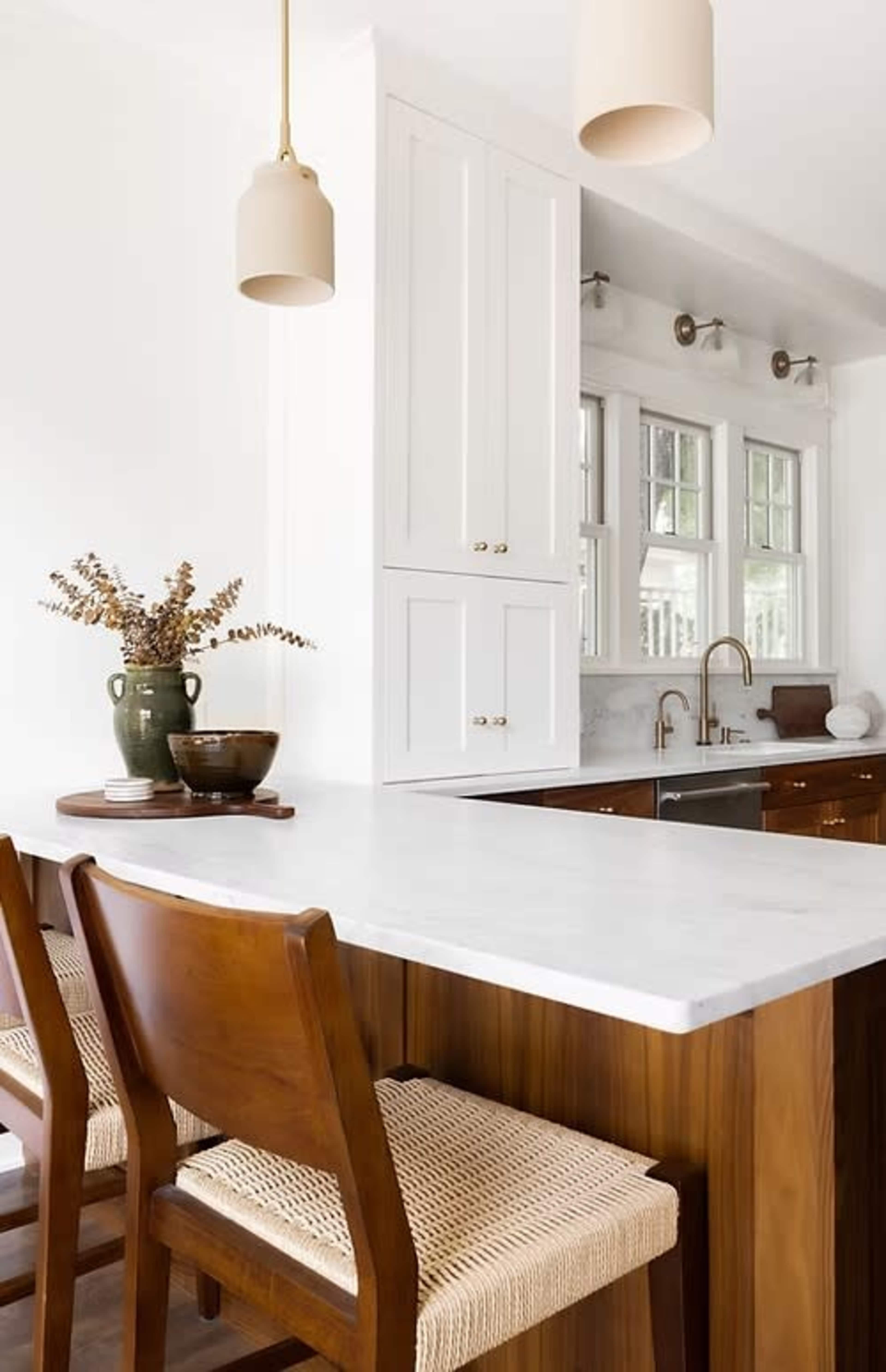 Timeless Minneapolis Lakes Historic Home with Elegant Kitchen space Image in East Isles, Minneapolis, MN