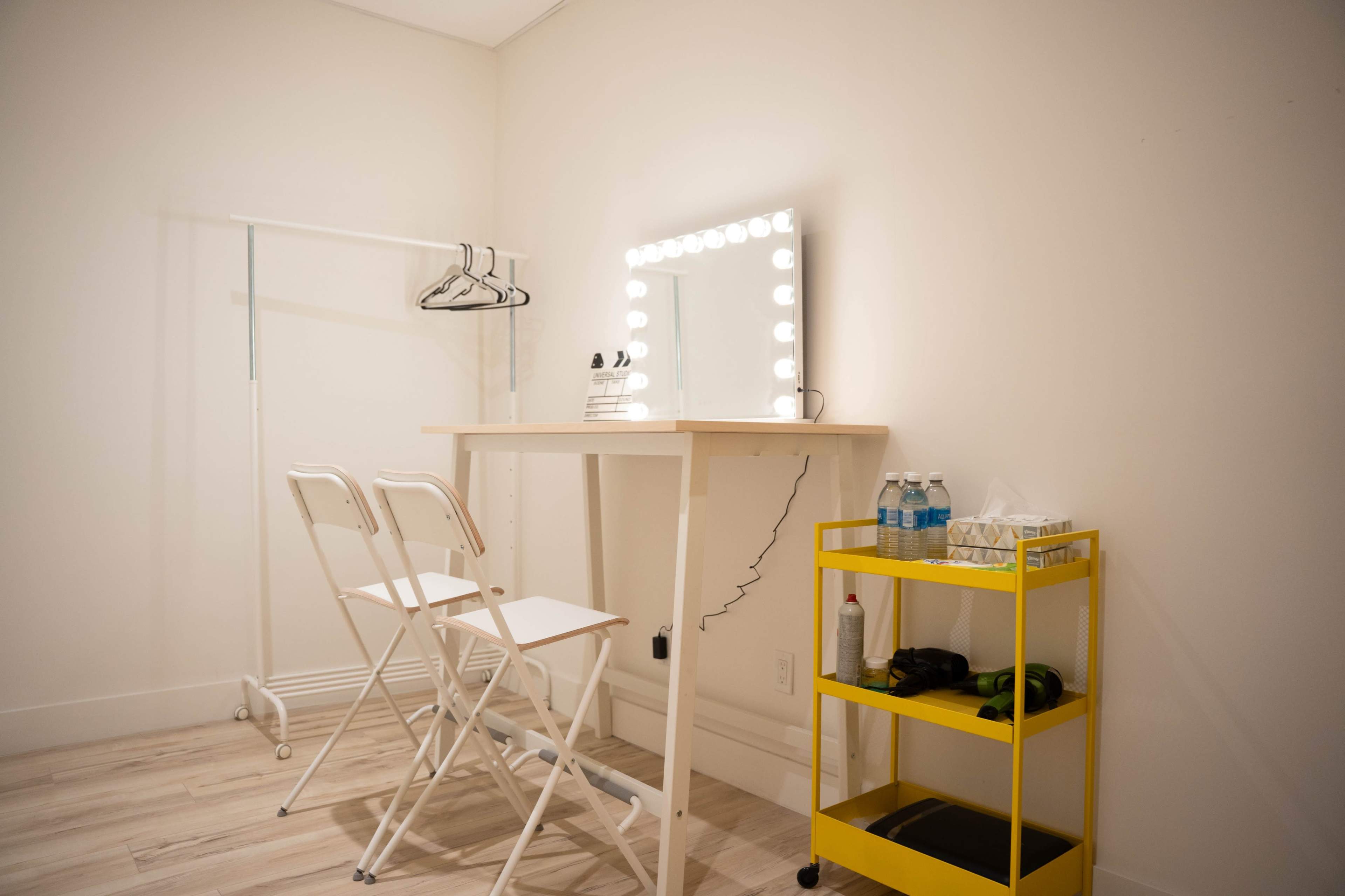 Professional Toronto Studio for Commercial Shoots – Cyclorama + Makeup Room Image in Markham, Markham, ON