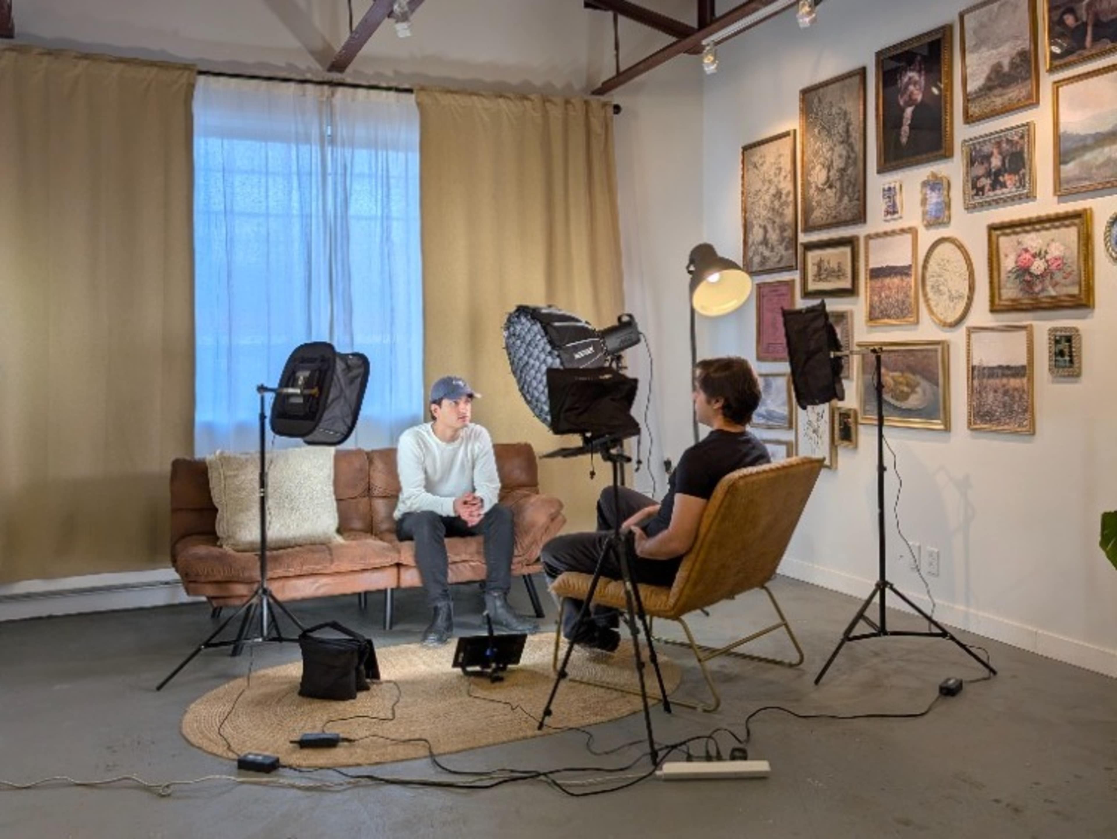 2 Cameras + 1 Mic