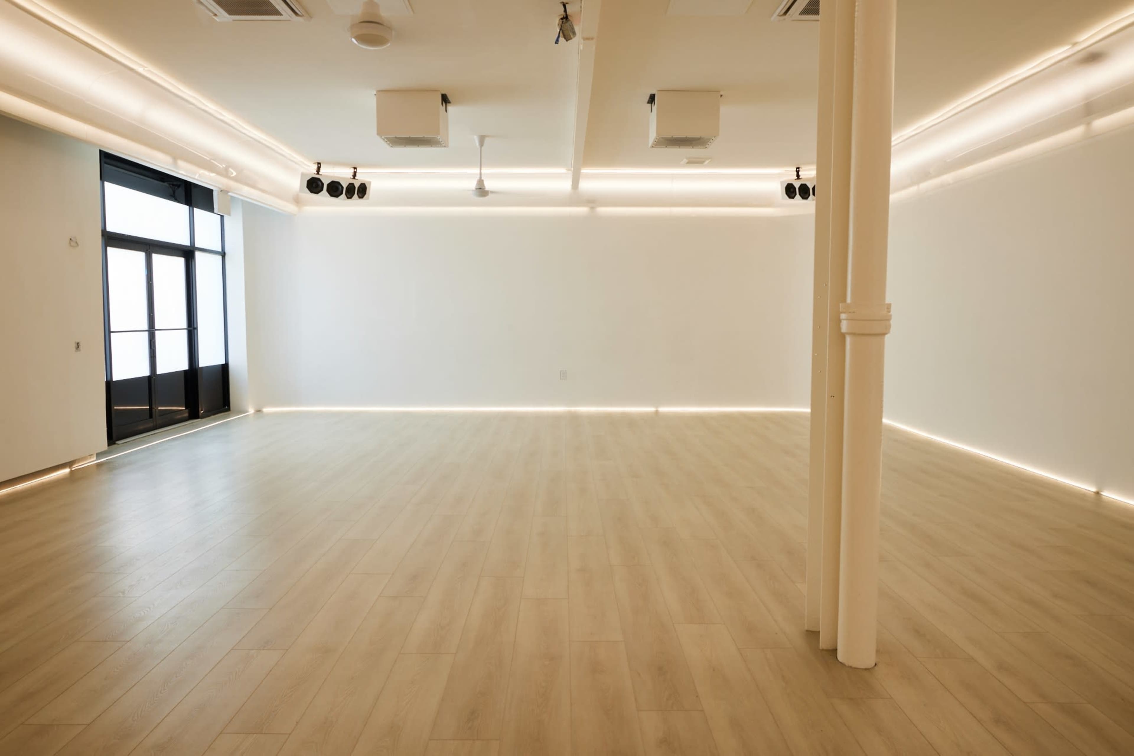 Soundproof White Loft Studio with High Ceilings in Greenpoint Image in Greenpoint, brooklyn, NY