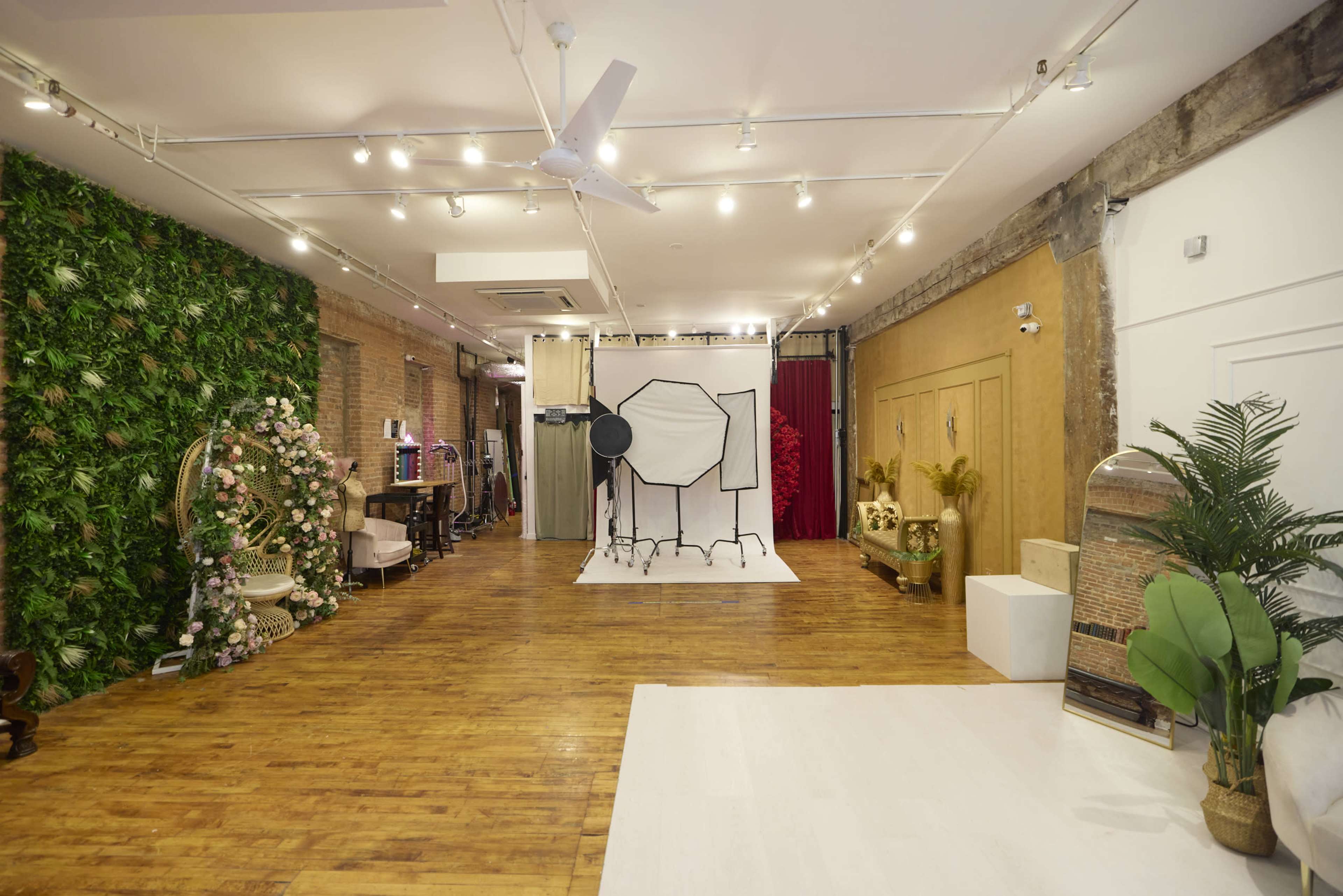 SPACIOUS STUDIO | FREE LIGHTING EQUIPMENT & PROPS | NATURAL LIGHTING Image in Greenpoint, Brooklyn, NY