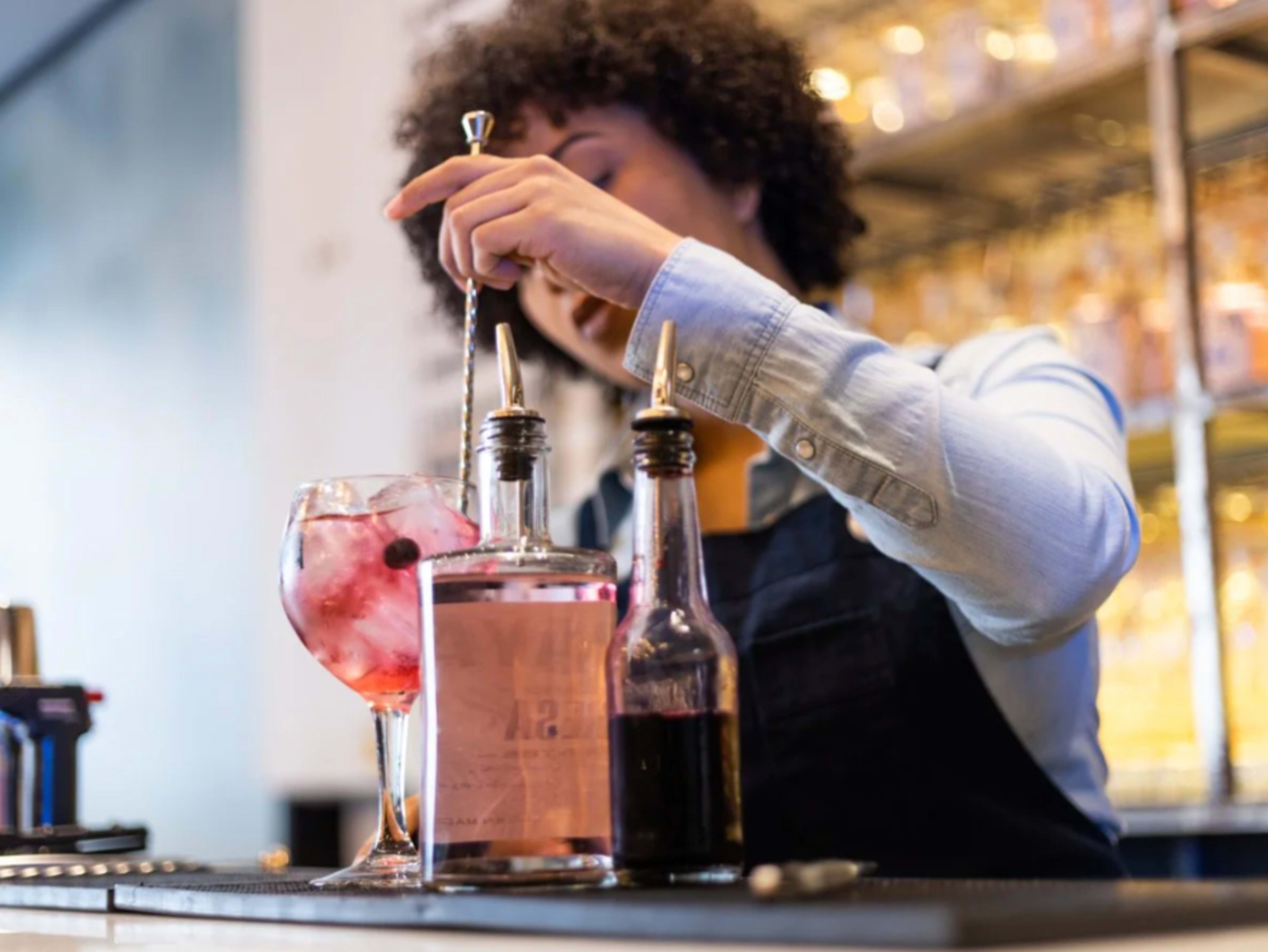 Mixologist for 3 hours