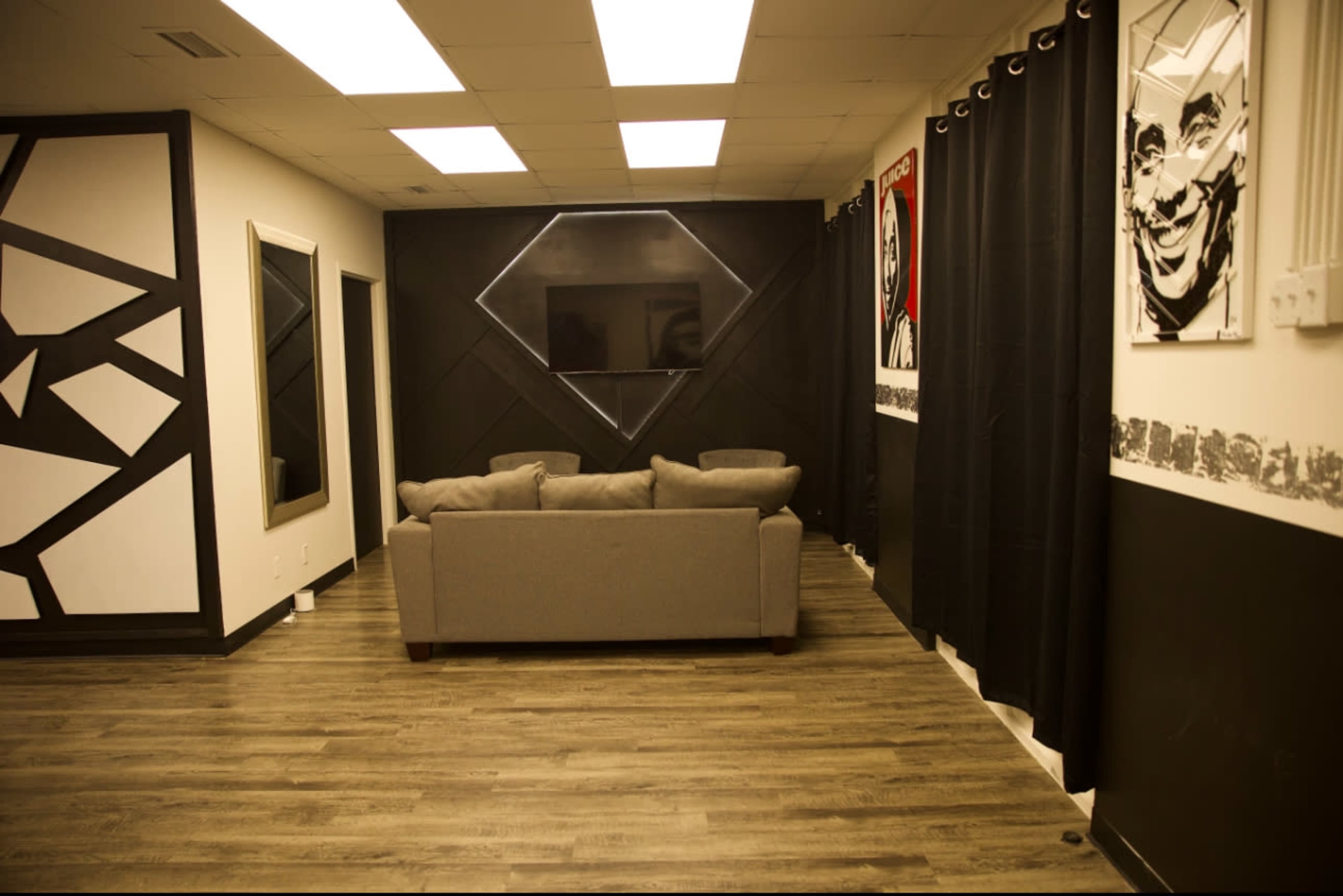Luxury Art Studio Image in Sand Ridge, Homewood, AL