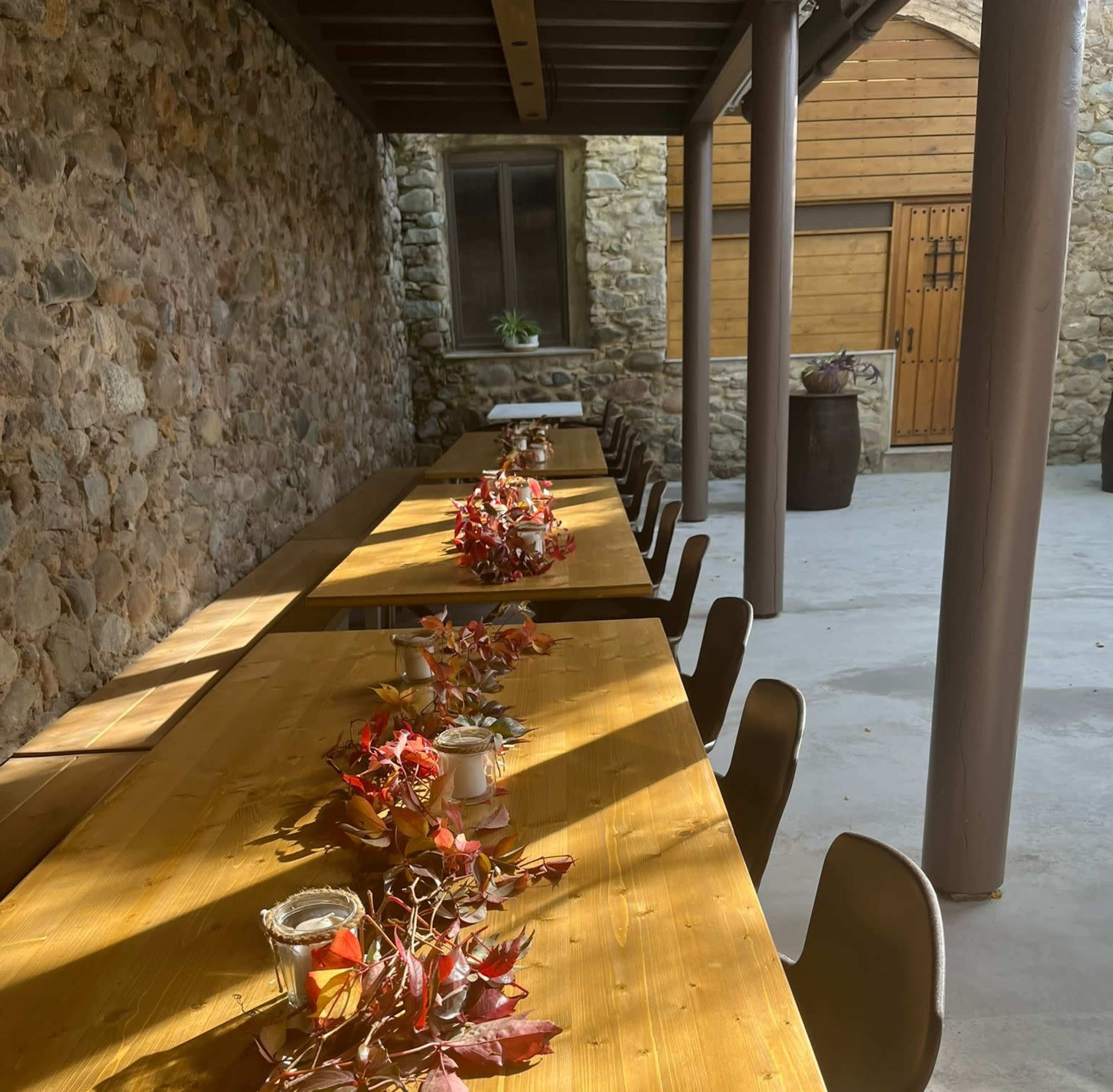 PATIO CON PORCHE, BARBACOA  y  salón interior  para CELEBRACIONES cerca de GERONA Image in Bescanó, Bescanó, GI