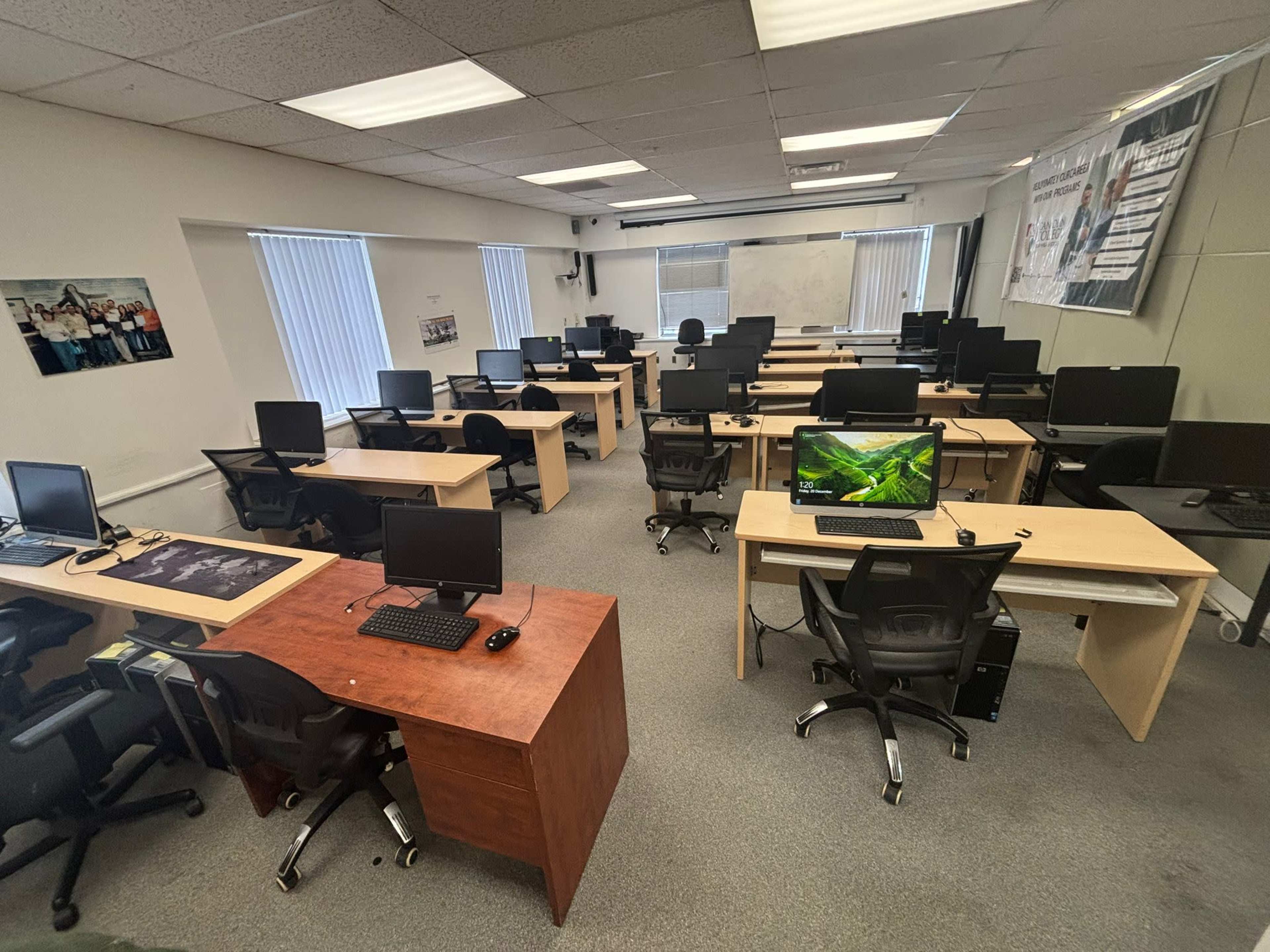 Modern Classroom Space in Urban Toronto – Spacious and Well-Equipped Image in Scarborough City Centre, Scarborough, ON