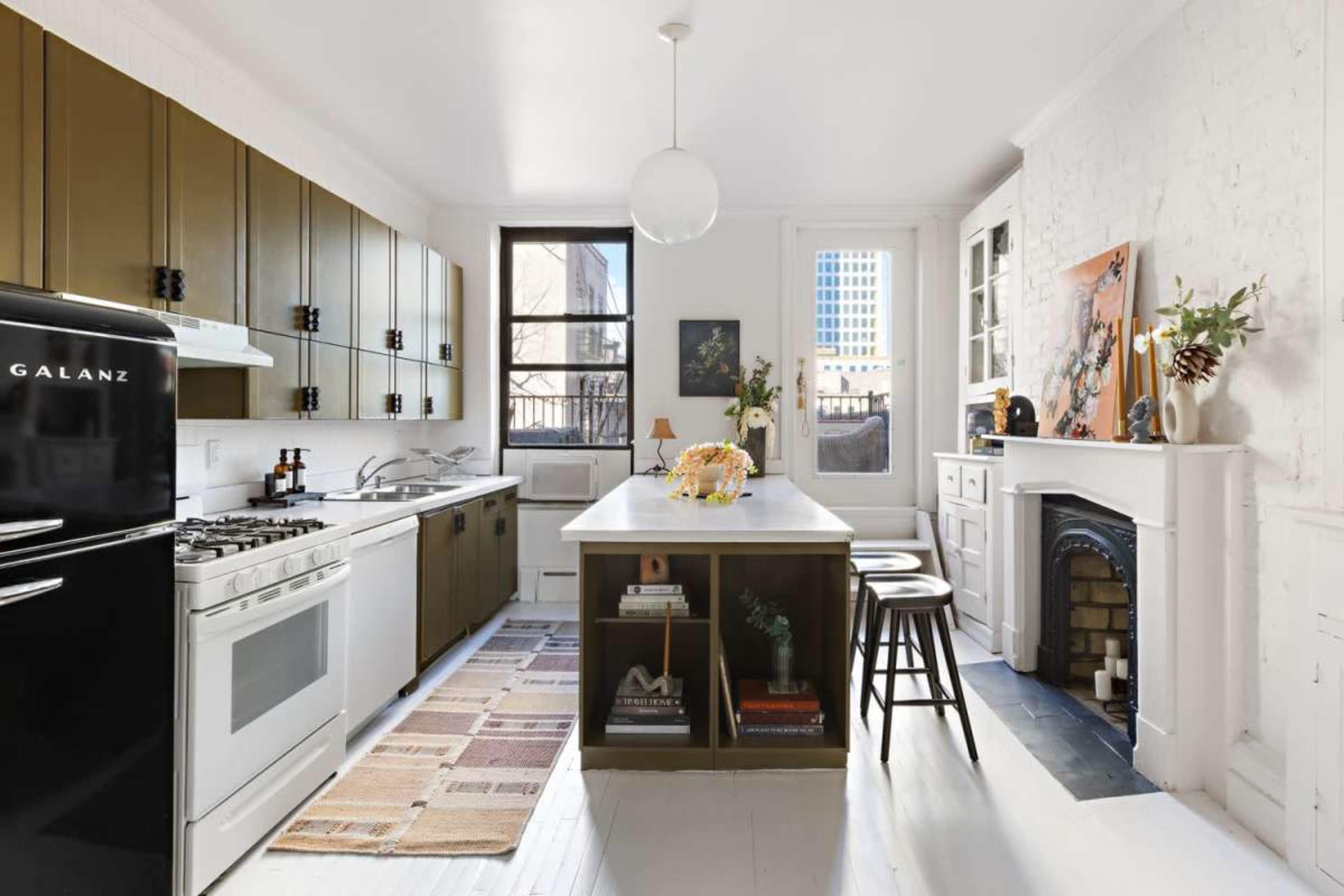 Impeccably Designed Prime Williamsburg Townhouse Duplex Image in Williamsburg, Brooklyn, NY