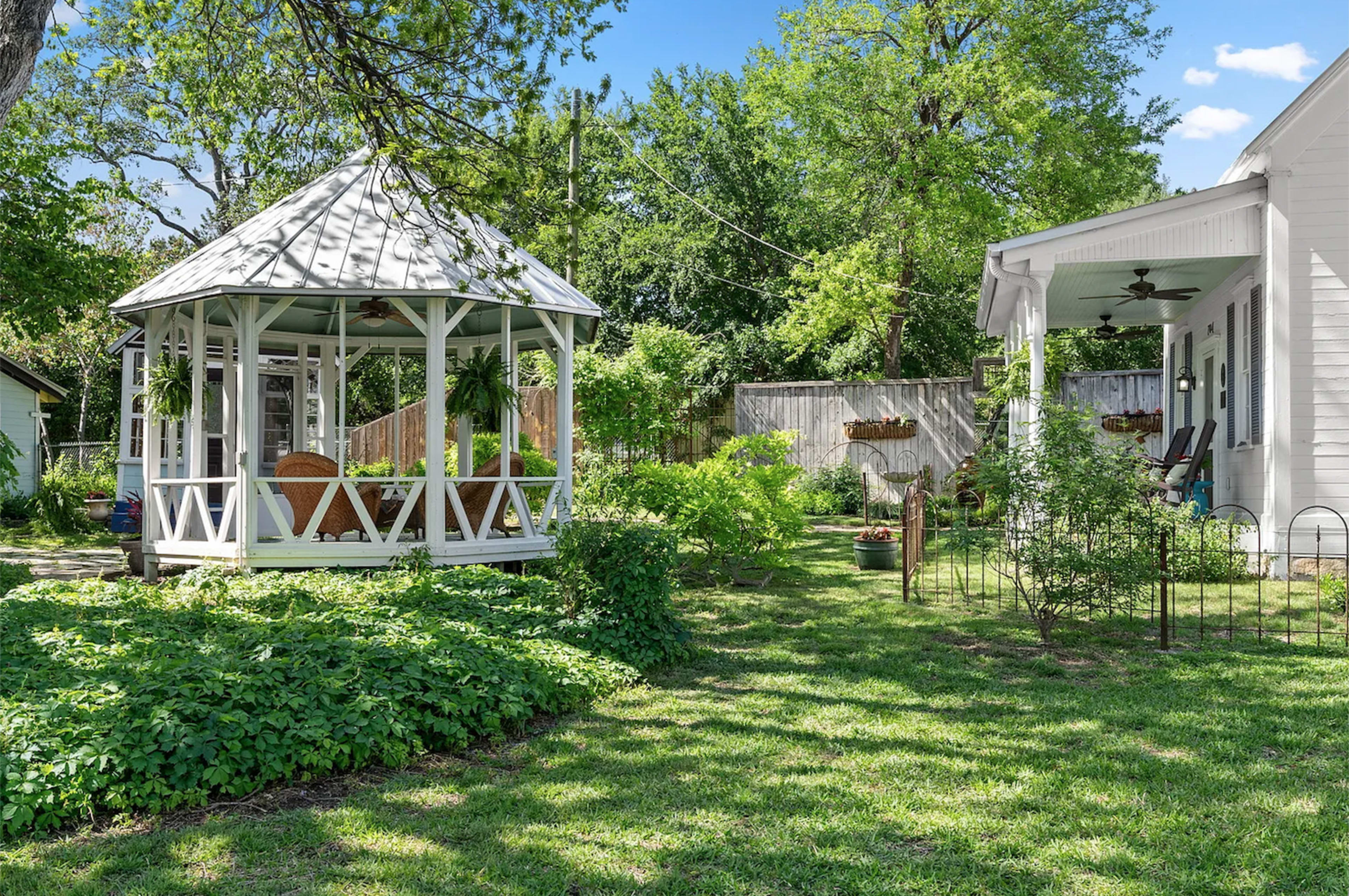 Historic Round Rock Creative Rental Studio Image in Round Rock Original Plat, Round Rock, TX