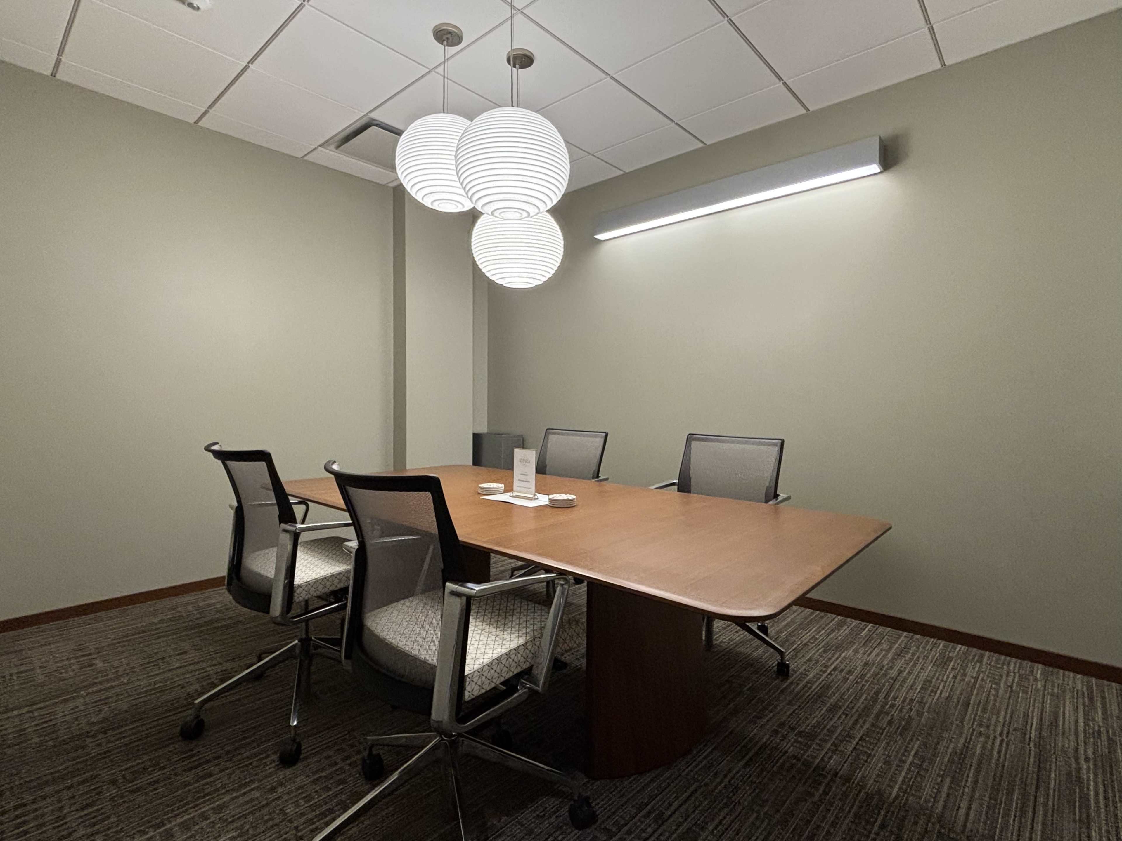 Upscale Suburban Day Office Image dans Schaumburg Township, Schaumburg, IL