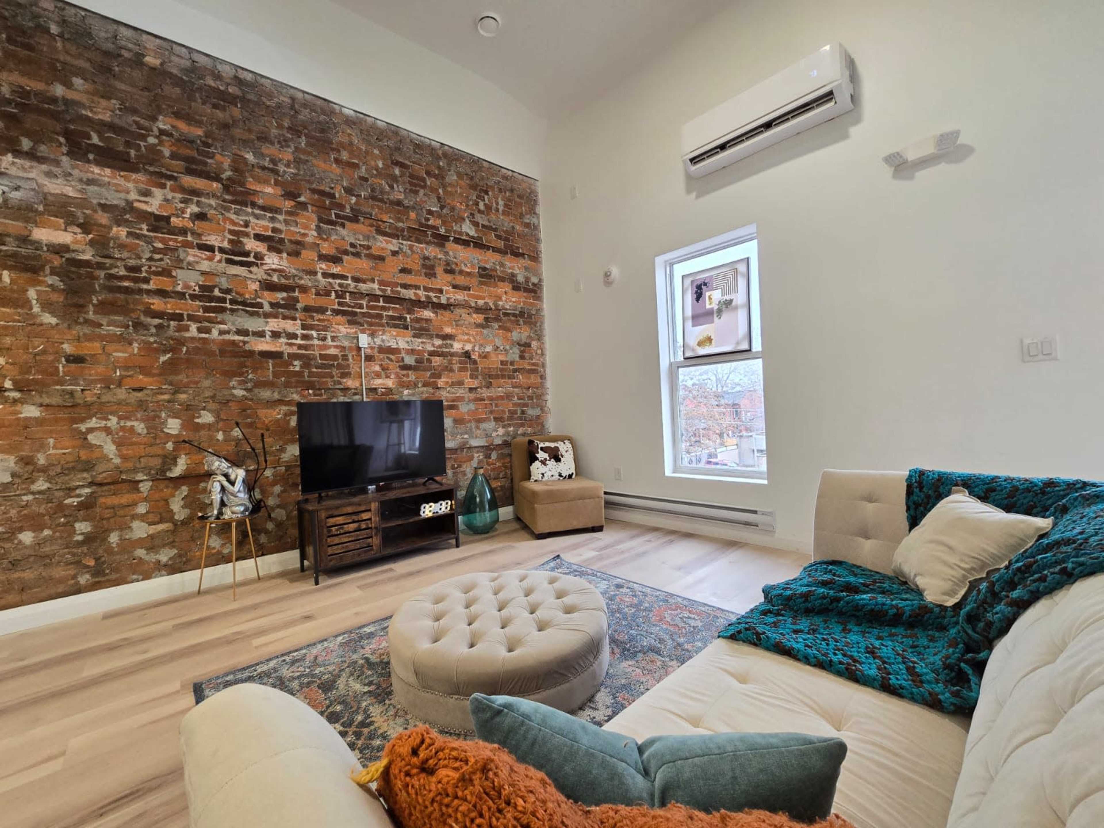 Rustic Loft Studio Image in Downtown, HAMILTON, ON