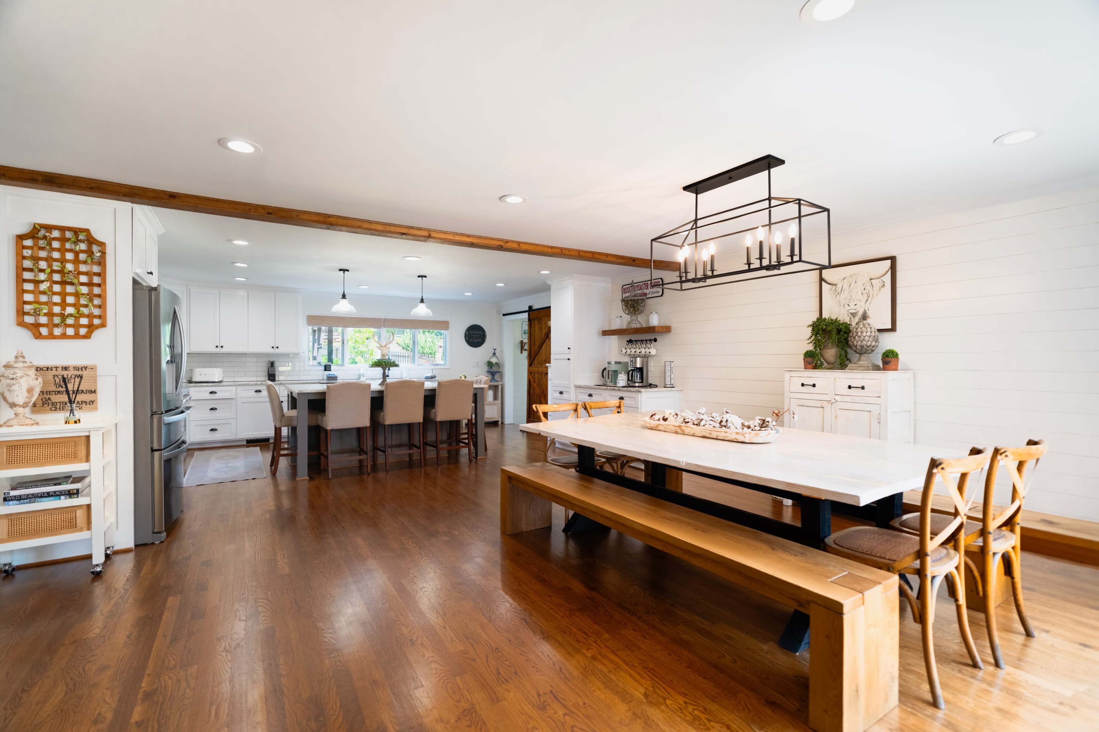 New Modern Farmhouse with mountain views, new Pickle Ball court, Princess Carriage, original old barn, new blank canvas large barn and amazing tiered wooden decks Image in , Cleveland, GA