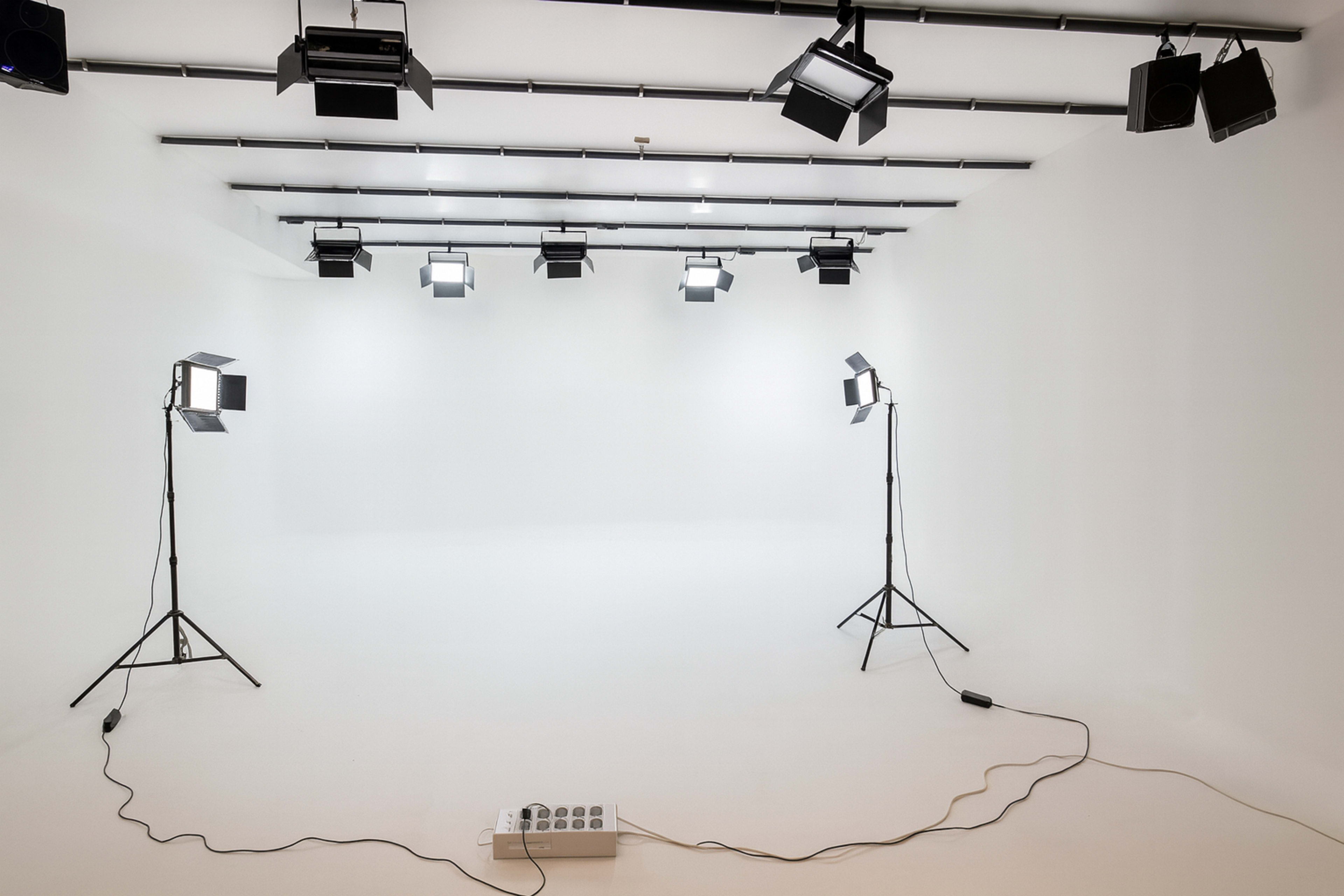 grand studio de production premium, moderne et fonctionnel Image in Saint-Fargeau, Paris