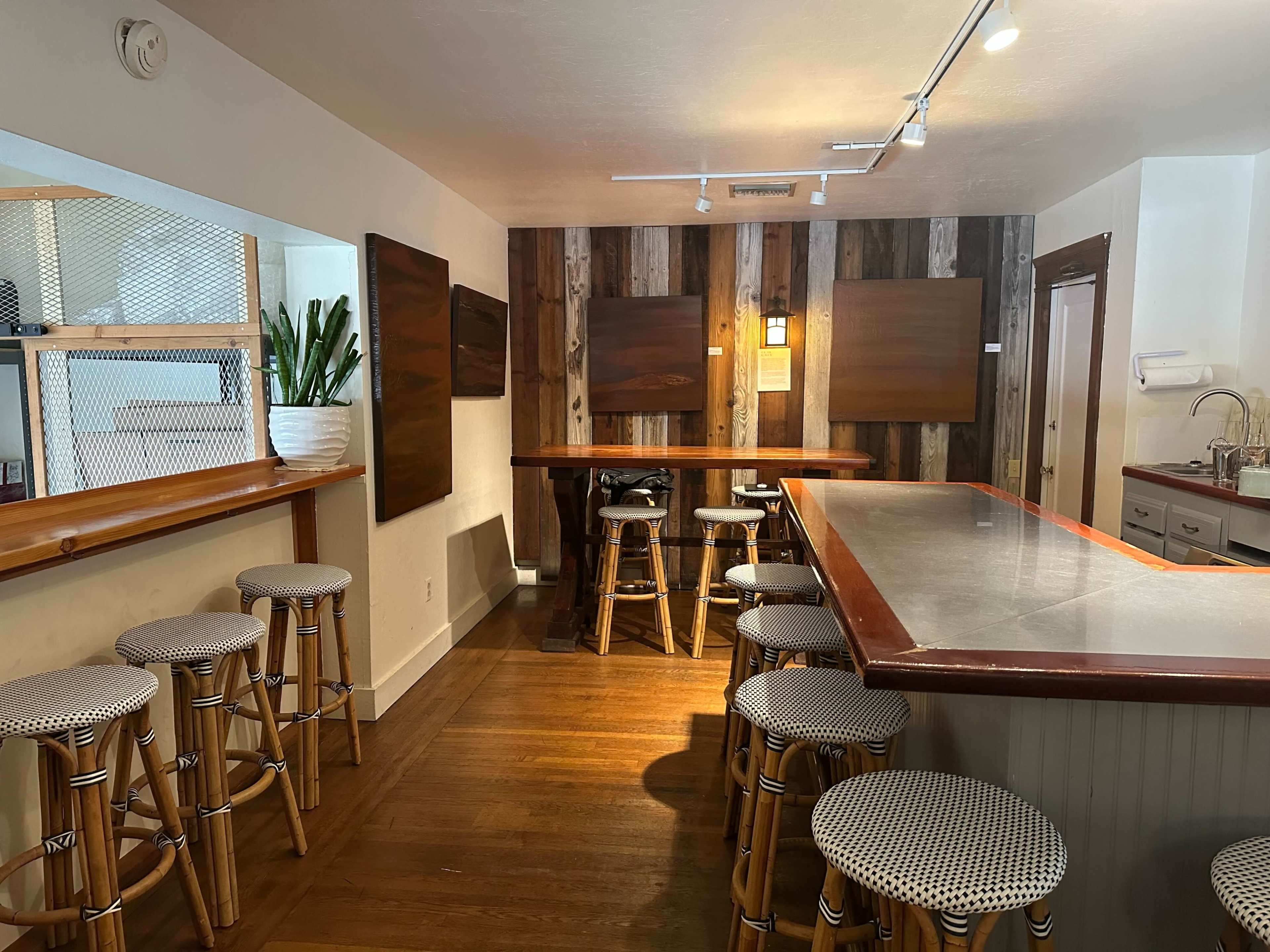 Cozy Wine Bar Image in Albany, Albany, CA