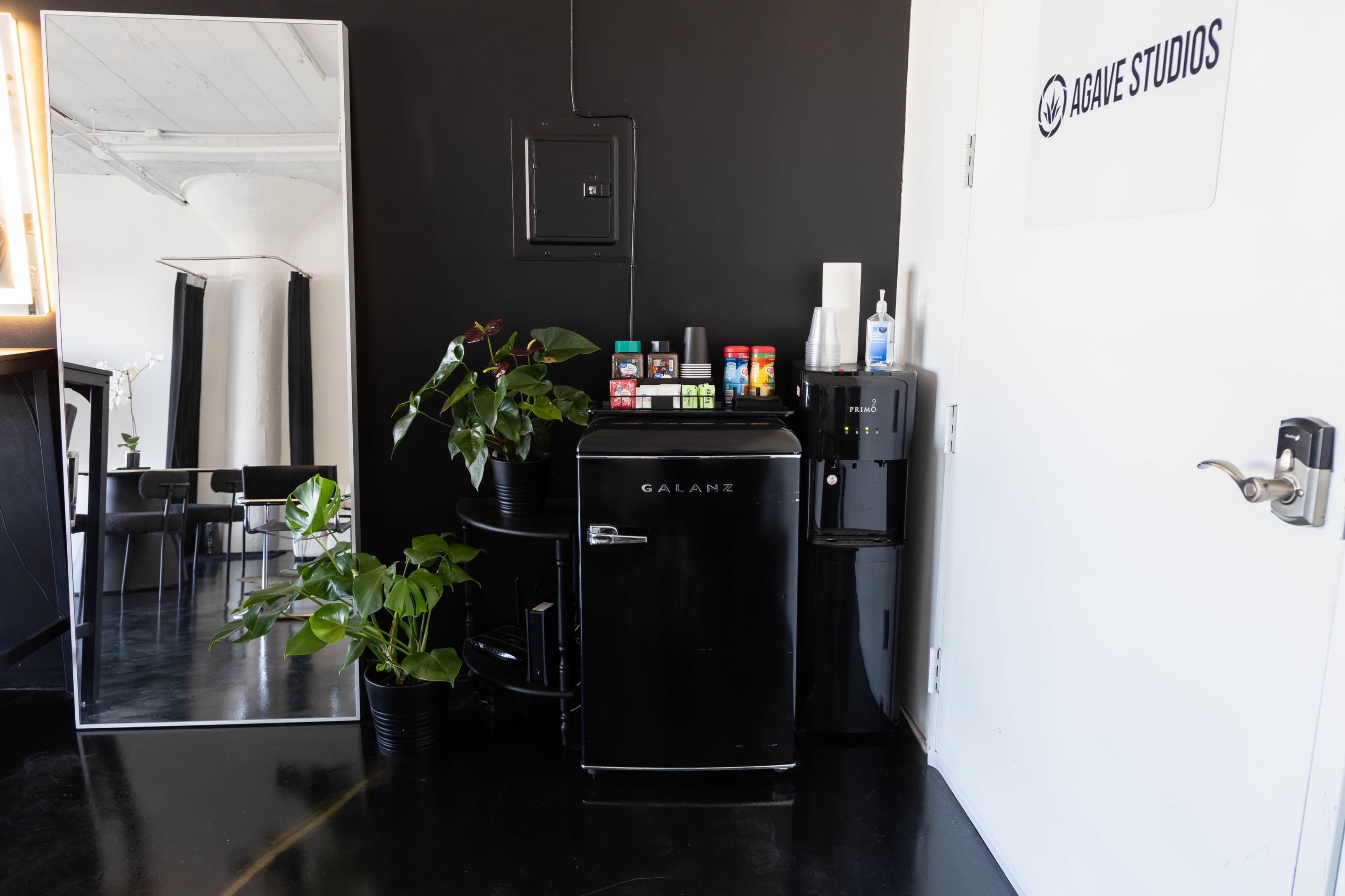 ALL INCLUSIVE MODERN DTLA CREATIVE PHOTO STUDIO Image in Central LA, Los Angeles, CA