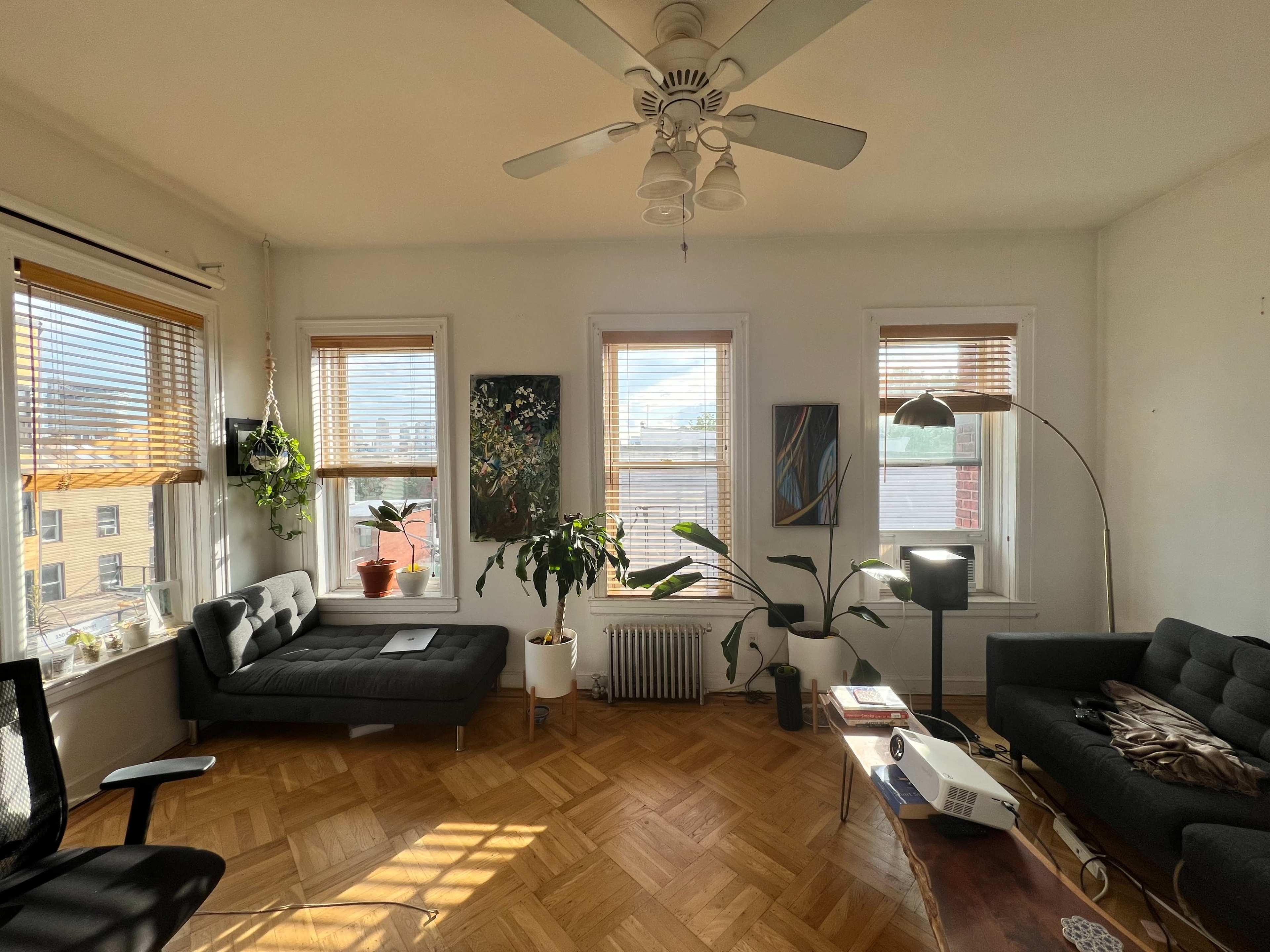 View of 1 dead, 4 firefighters hurt in Bronx apartment fire: FDNY