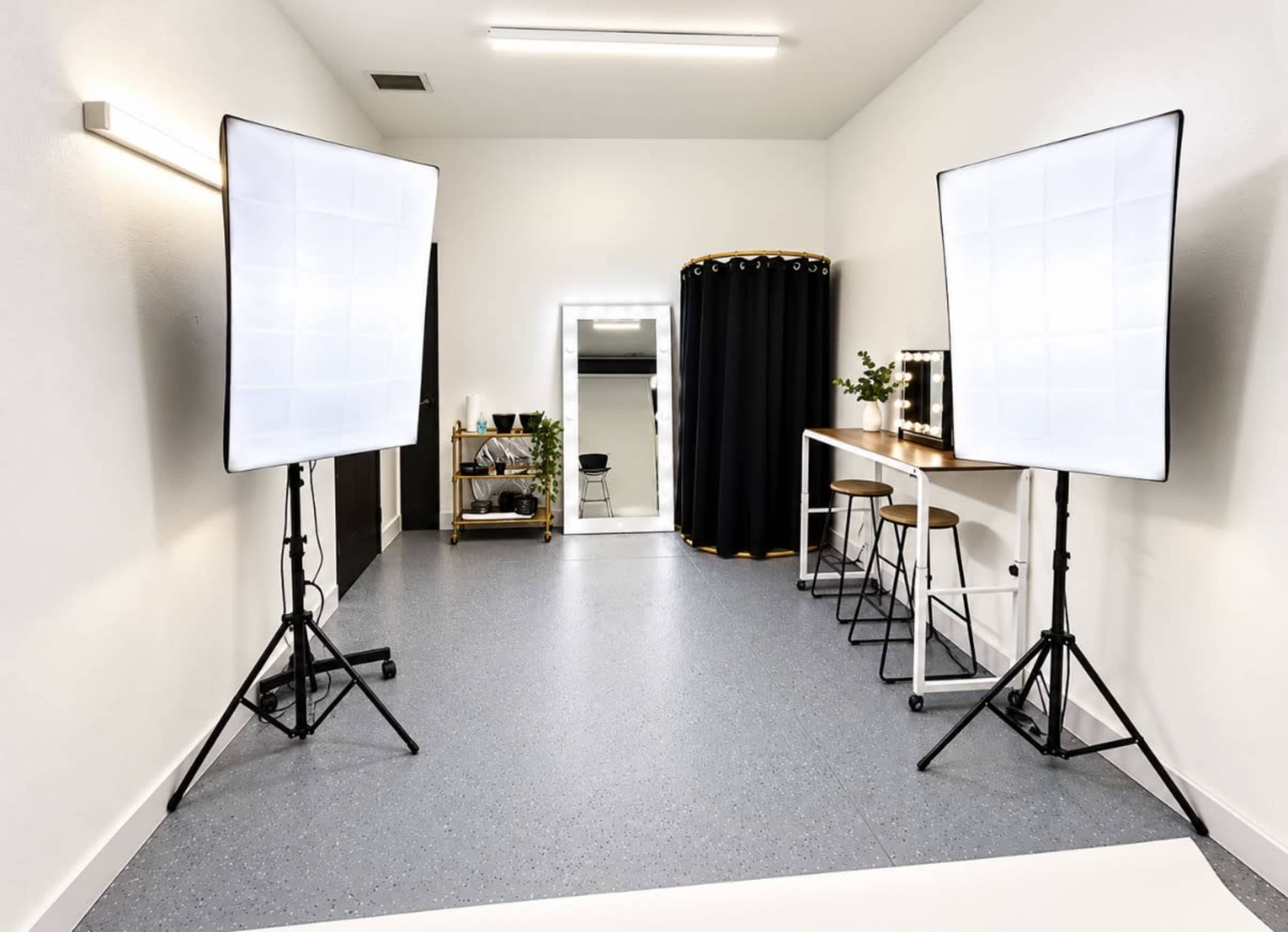 Bright Photo & Video Studio w/ Backdrops Image in Santa Ana, Santa ana, CA