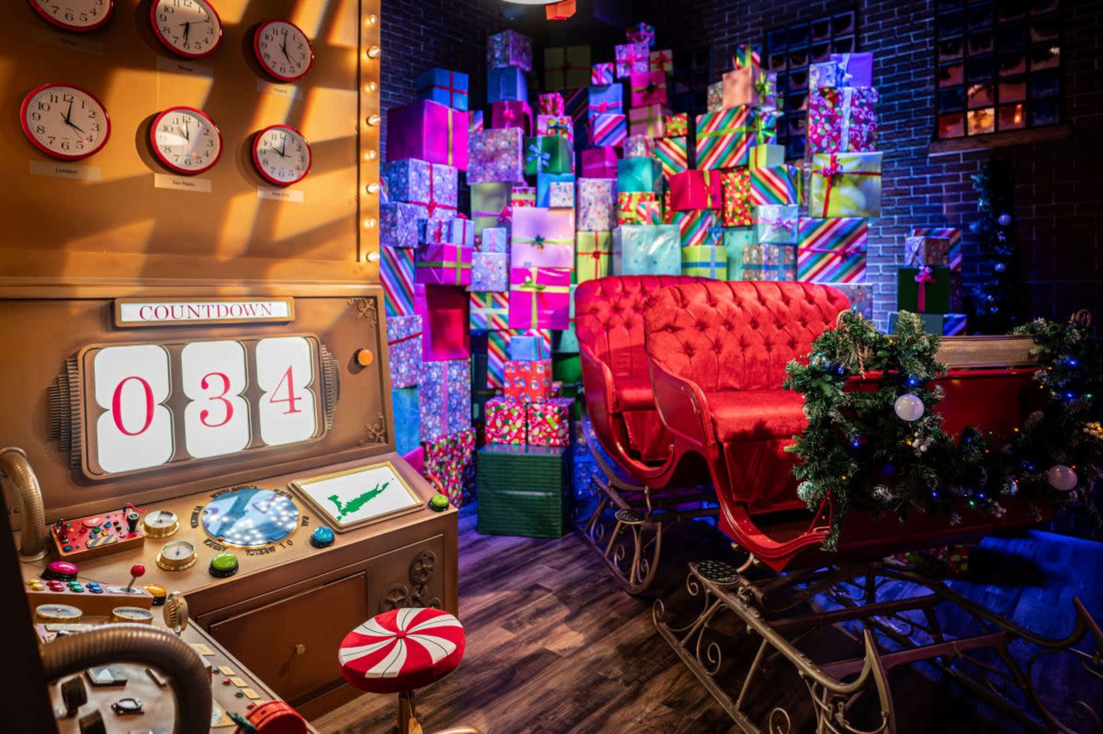 Theatrical Sets fully illuminated decorated for Christmas/Holiday Image in Hempstead, Wantagh, NY