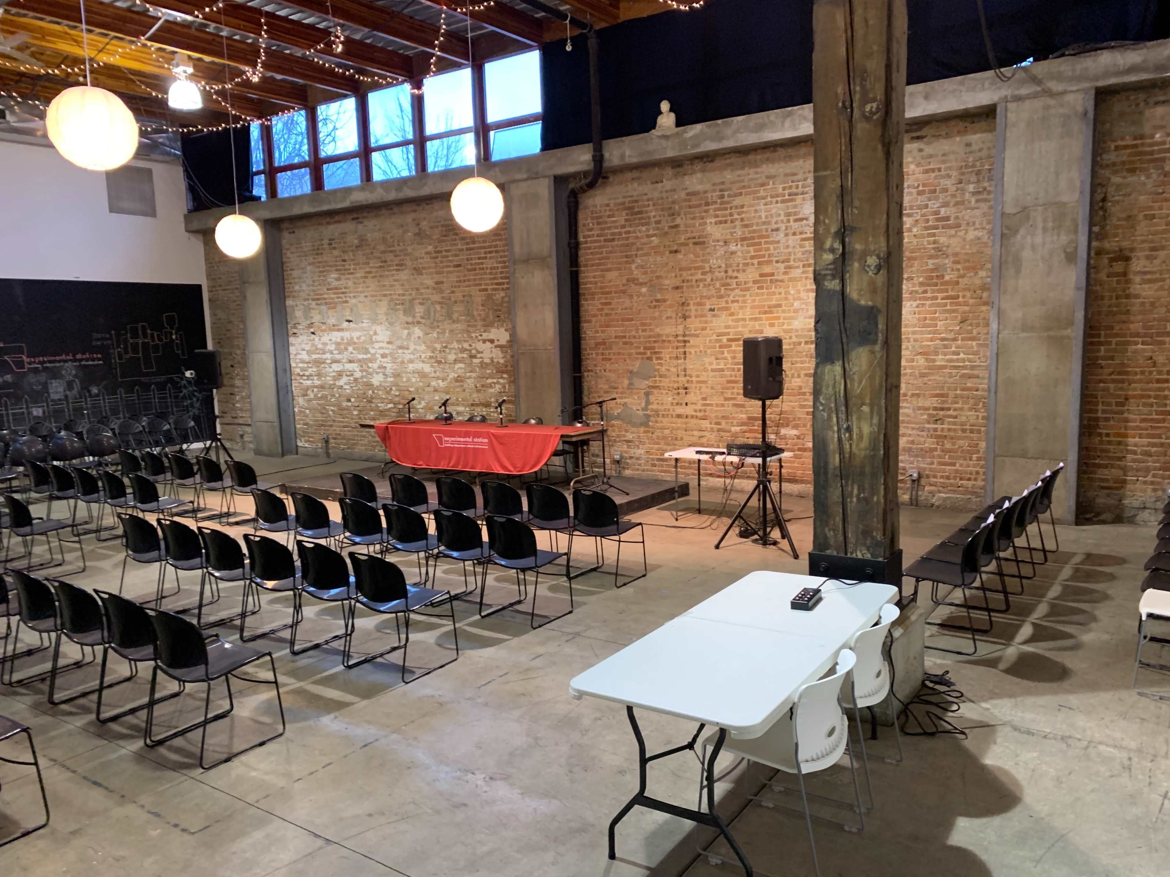 Artistic and Industrial style loft Image in South Side, Chicago, IL
