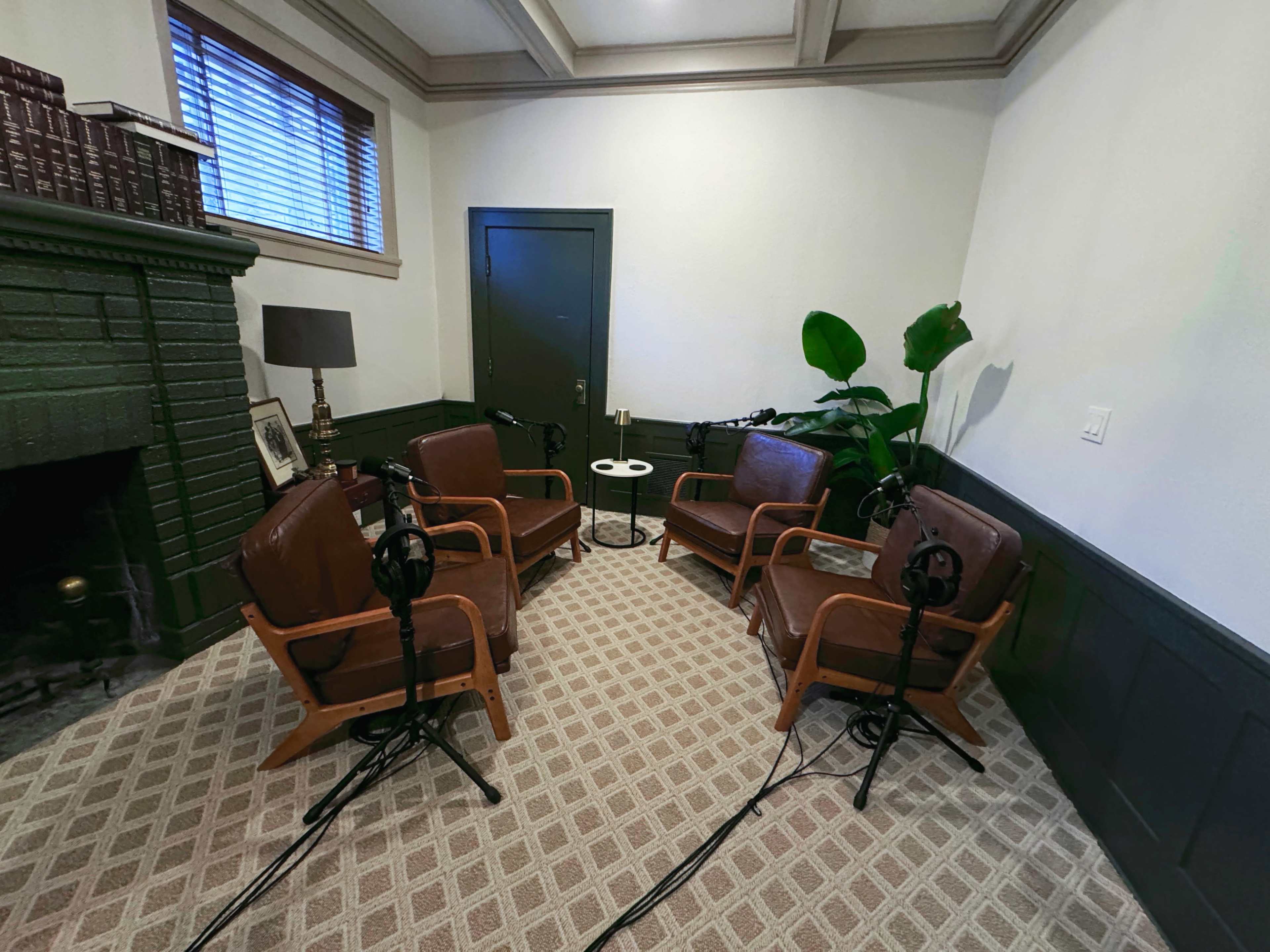 Downtown Orlando Podcast Studio with Historic Charm Image in Lake Cherokee, Orlando, FL