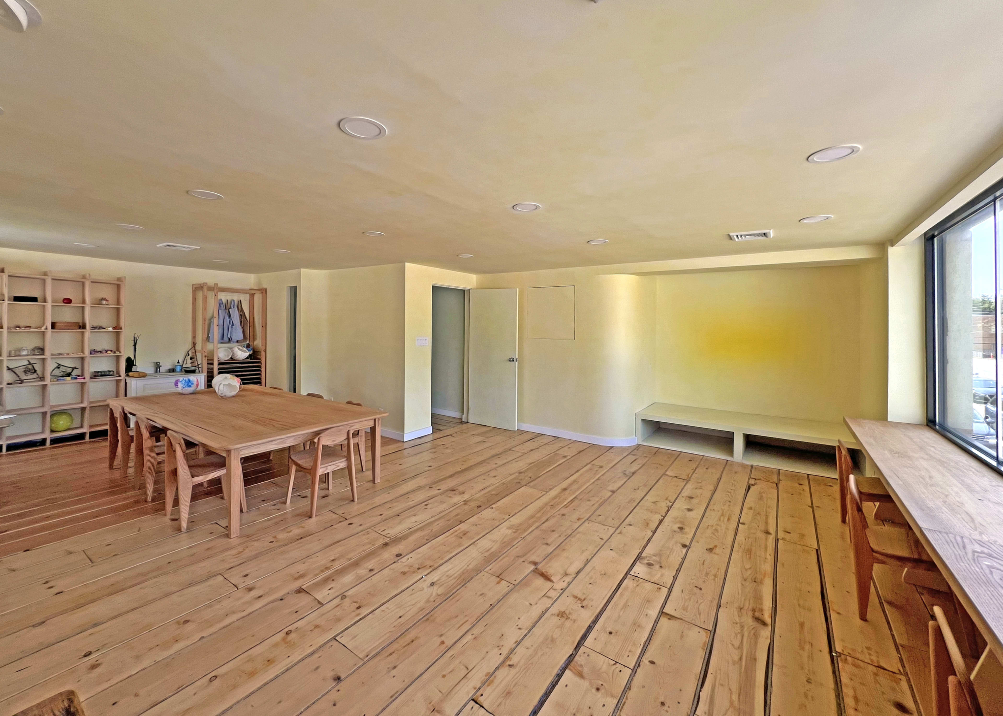 Modern Art Studio with Bright Lights Image in North Hempstead, Carle Place, NY