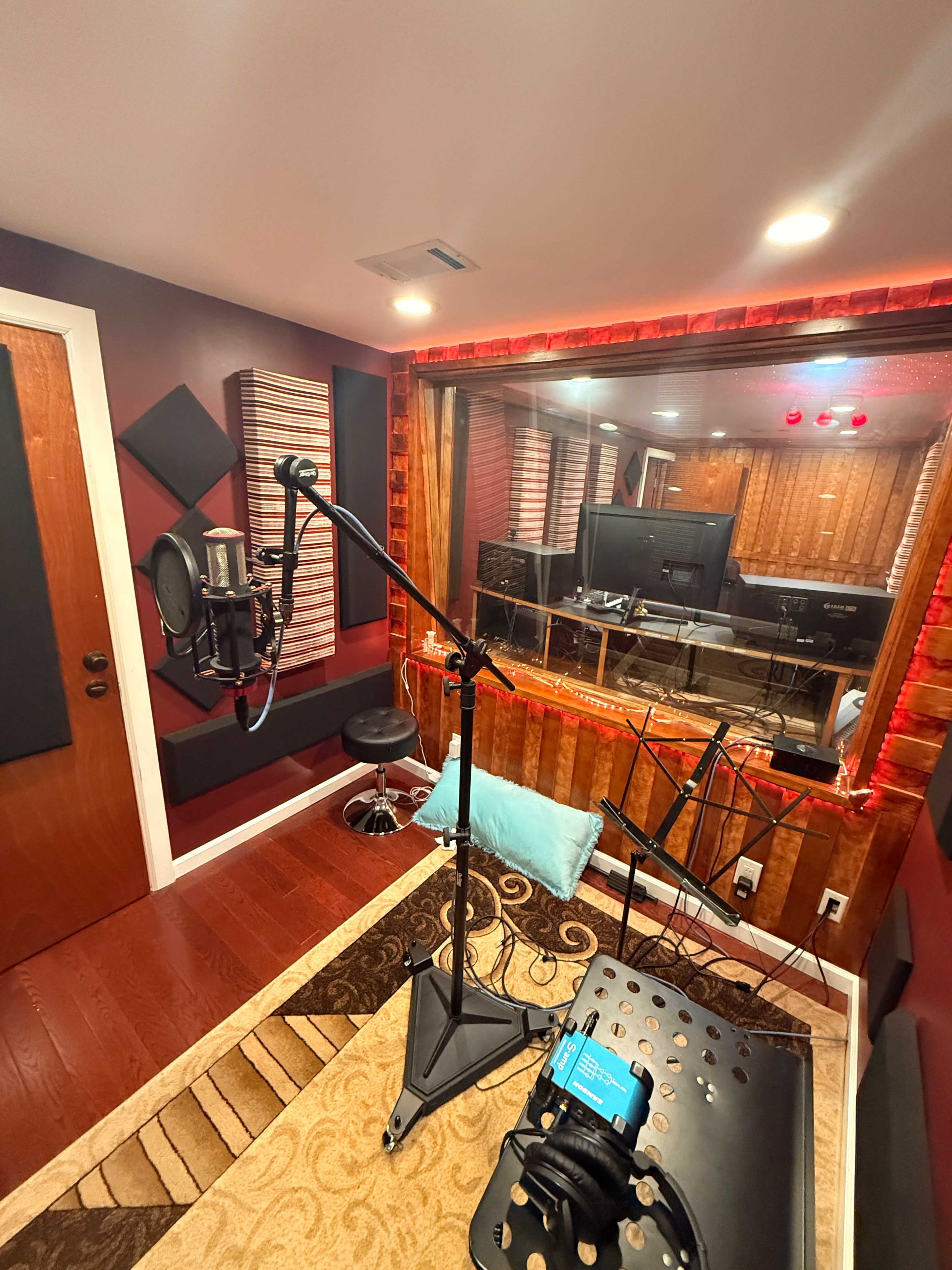 Music Recording Studio for Vocals, Video & Content Creation (Engineer Included) Image in Oyster Bay, Hicksville, NY