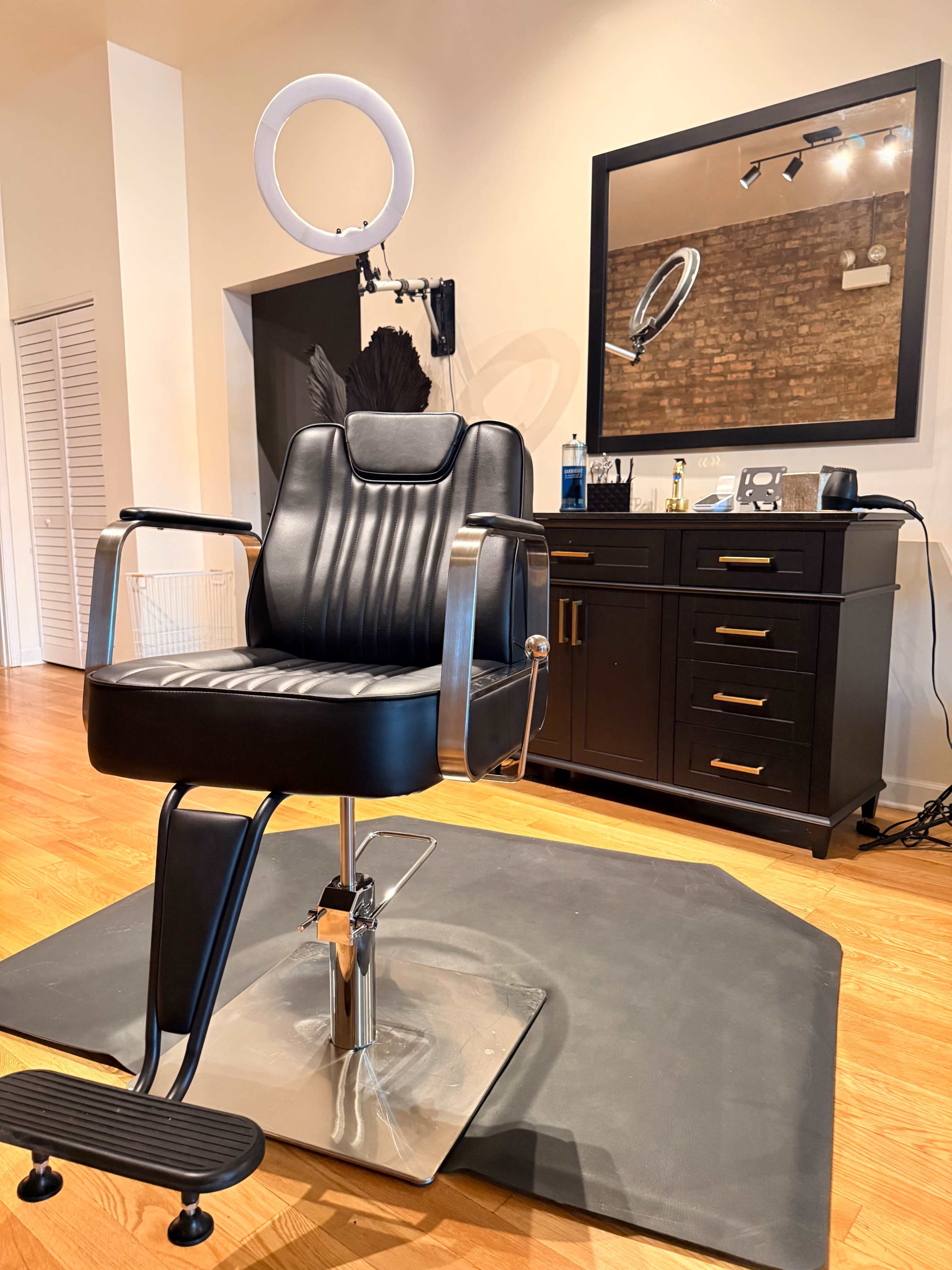 Upscale River West Space with Exposed Brick Image in West Town, Chicago, IL